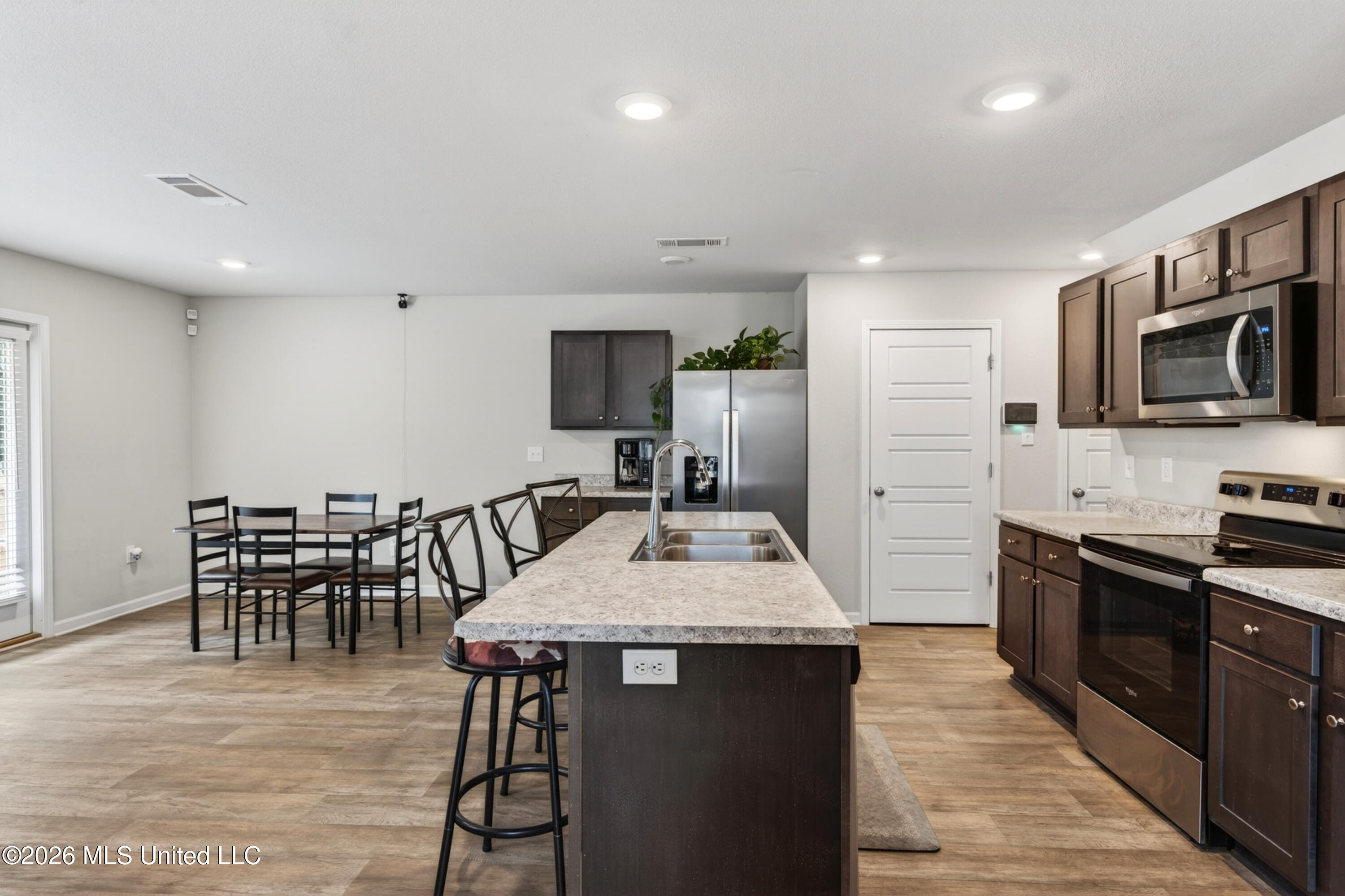 2016 Napoleon Street Property Photo 5
