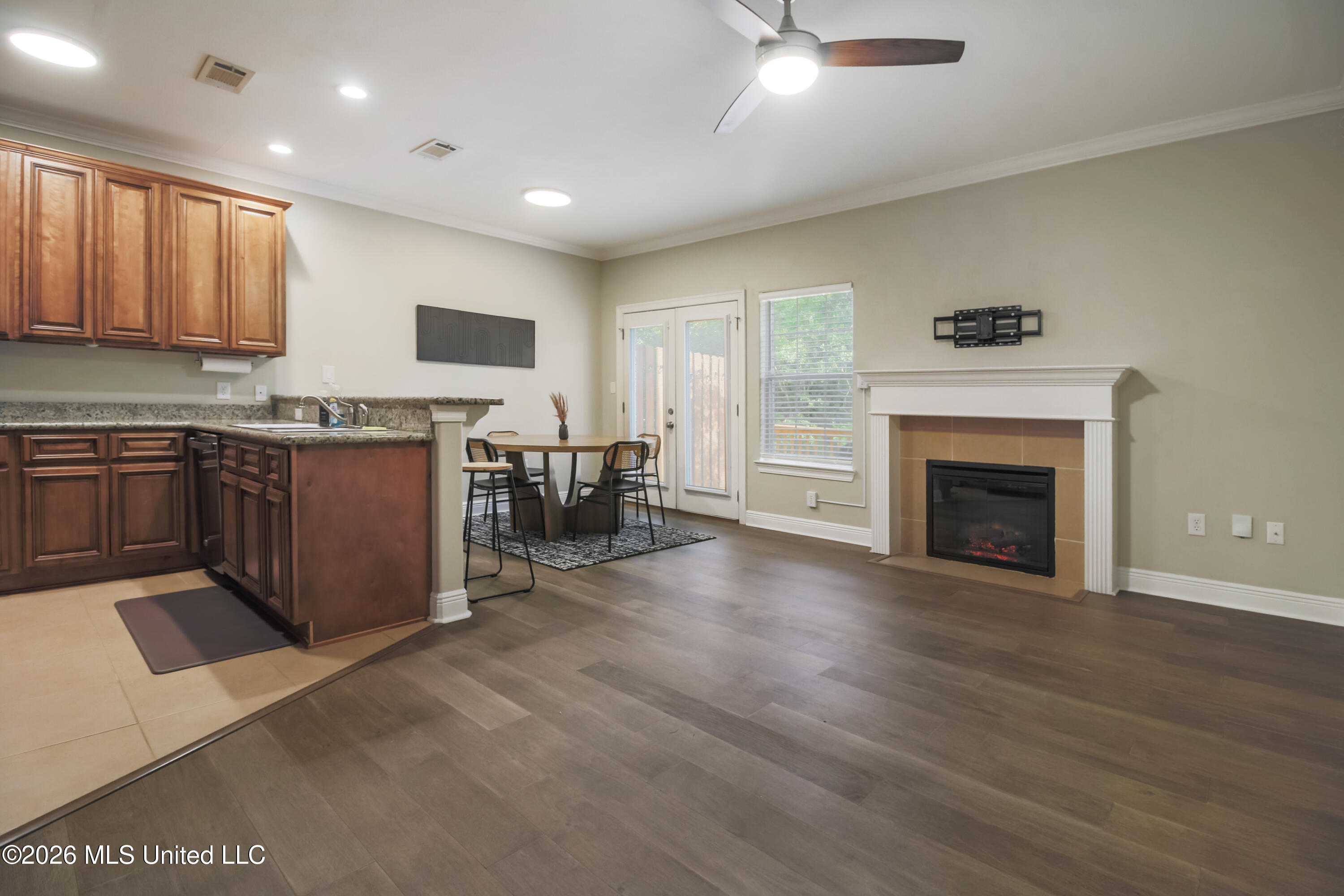 3458 Riverbend Cove Property Photo 7