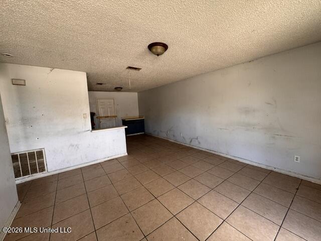 2804 34th Avenue Property Photo 3