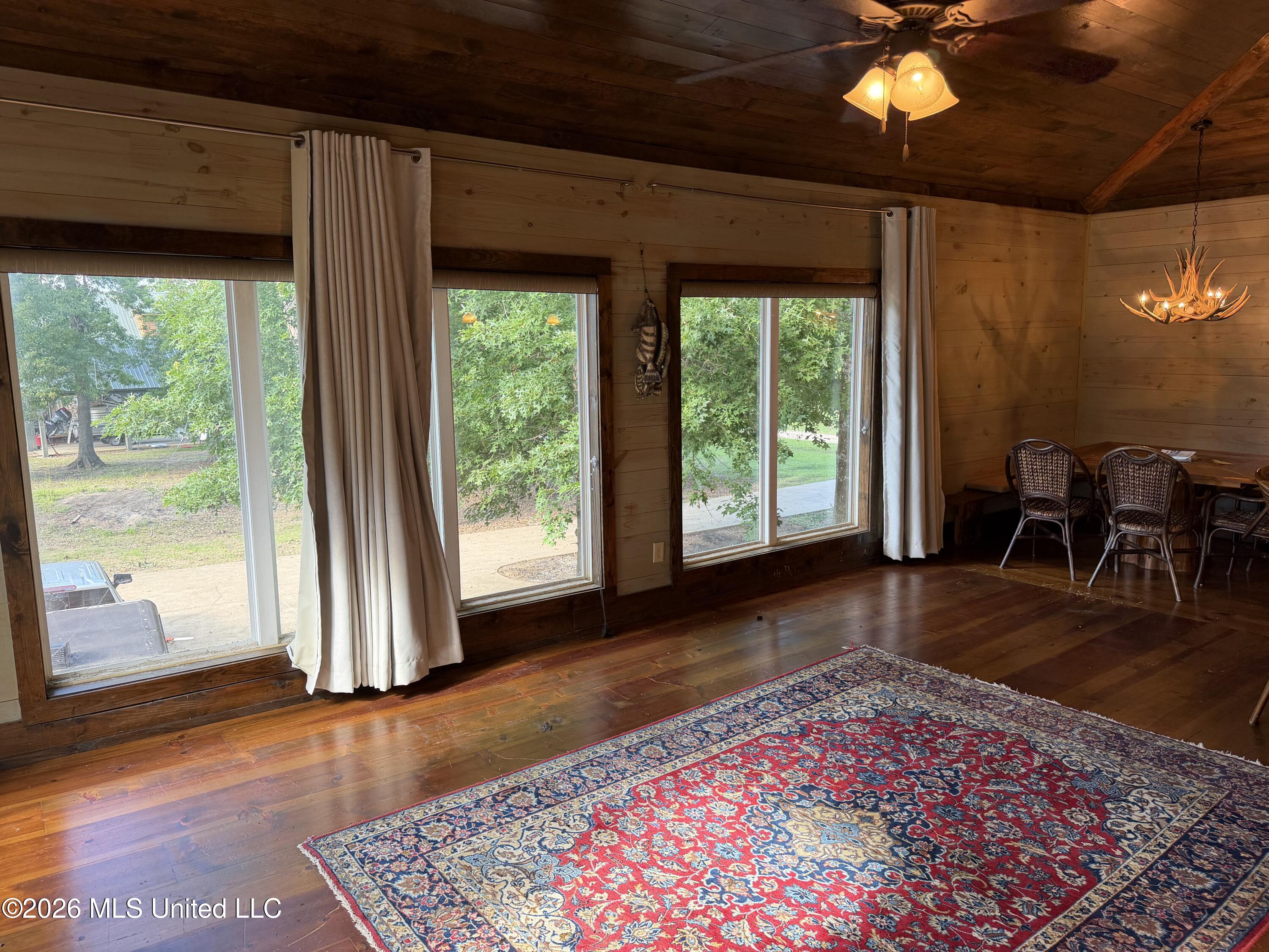1723 Shoemake Road Property Photo 3