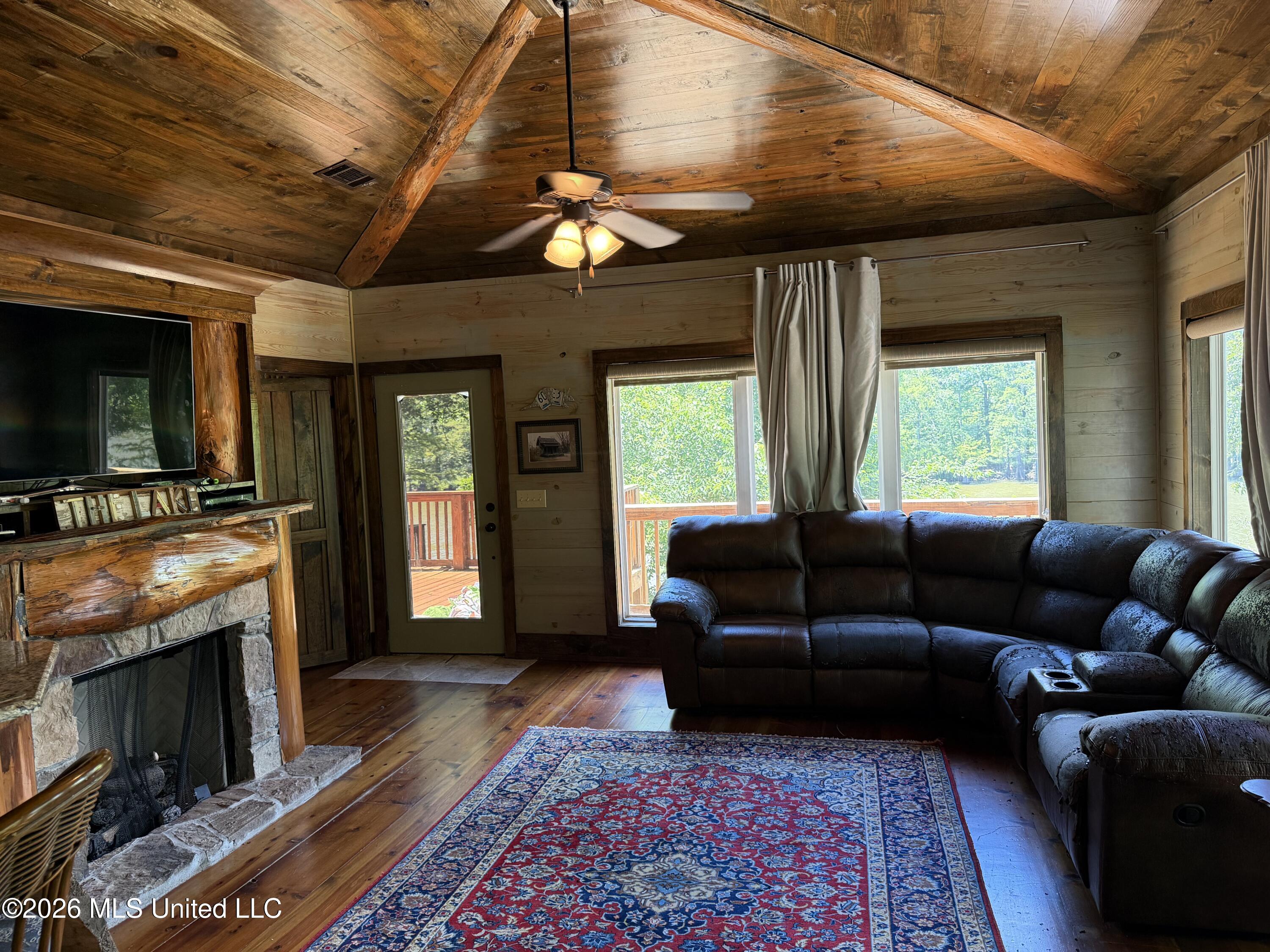 1723 Shoemake Road Property Photo 8