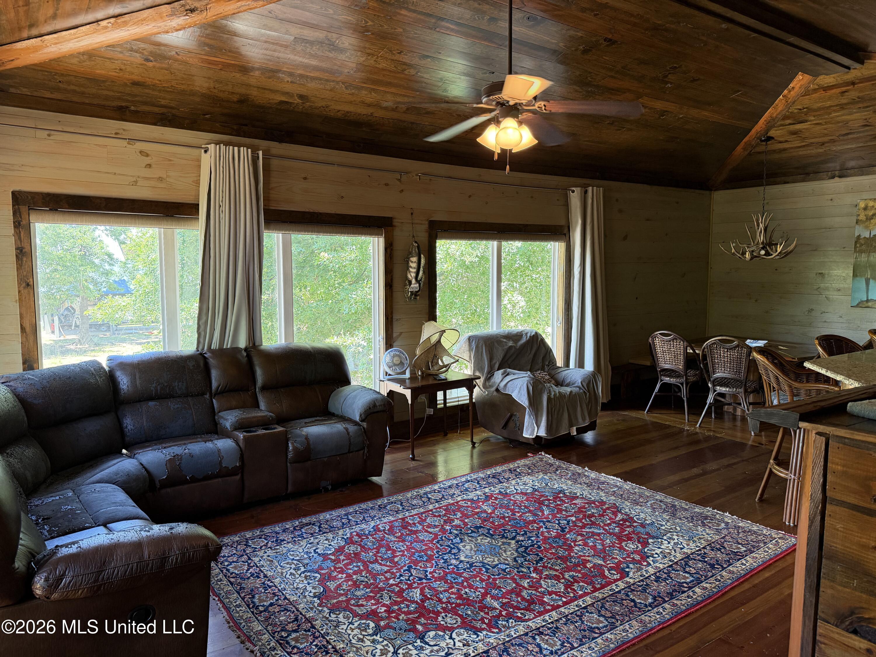 1723 Shoemake Road Property Photo 9