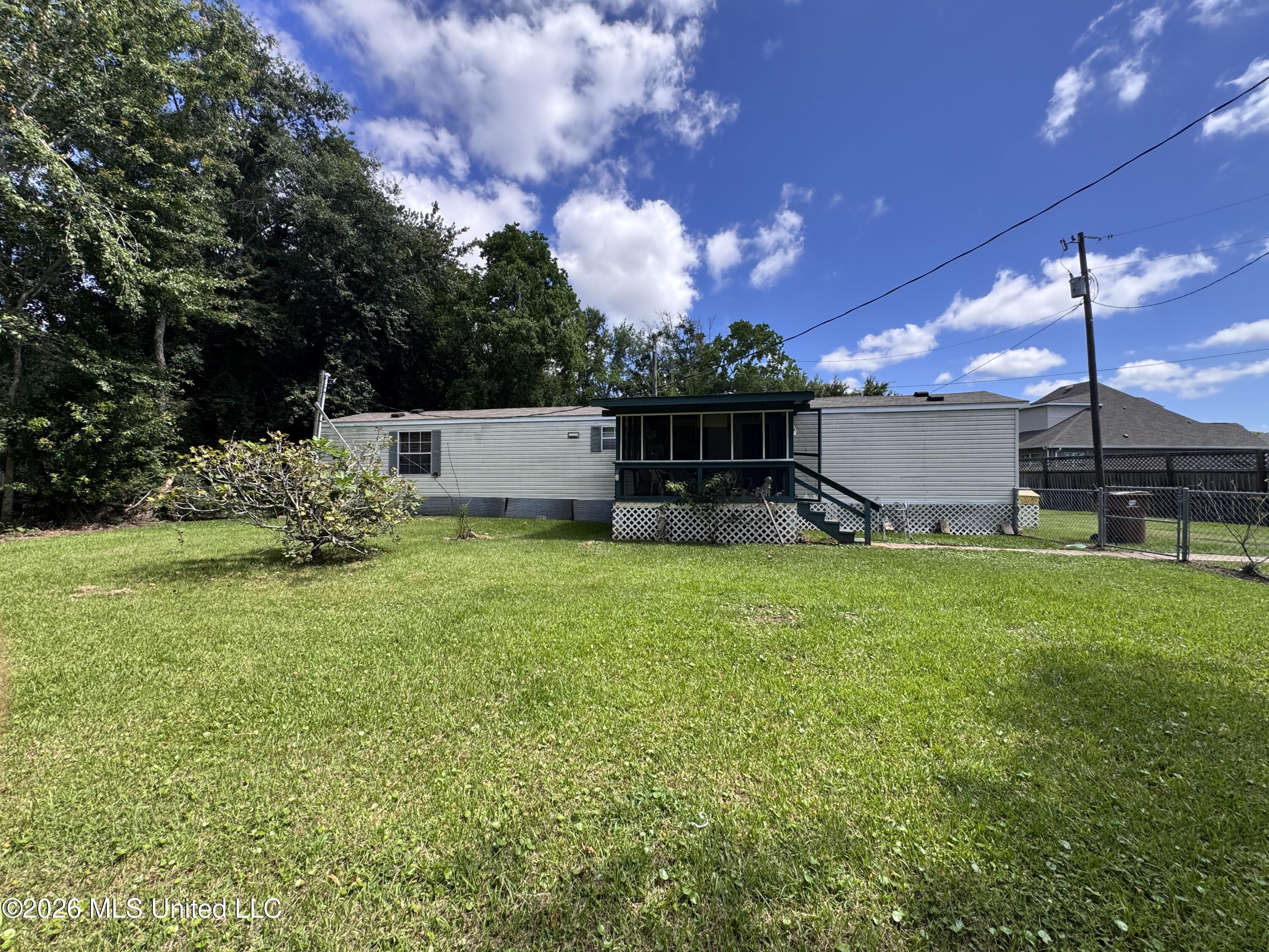 1990 Brasher Road Property Photo 3