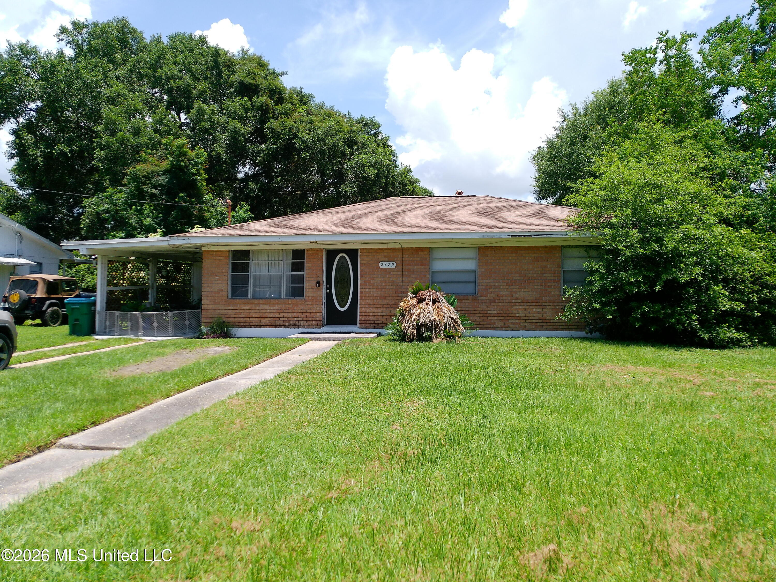 2179 Saint James Boulevard Property Photo 1