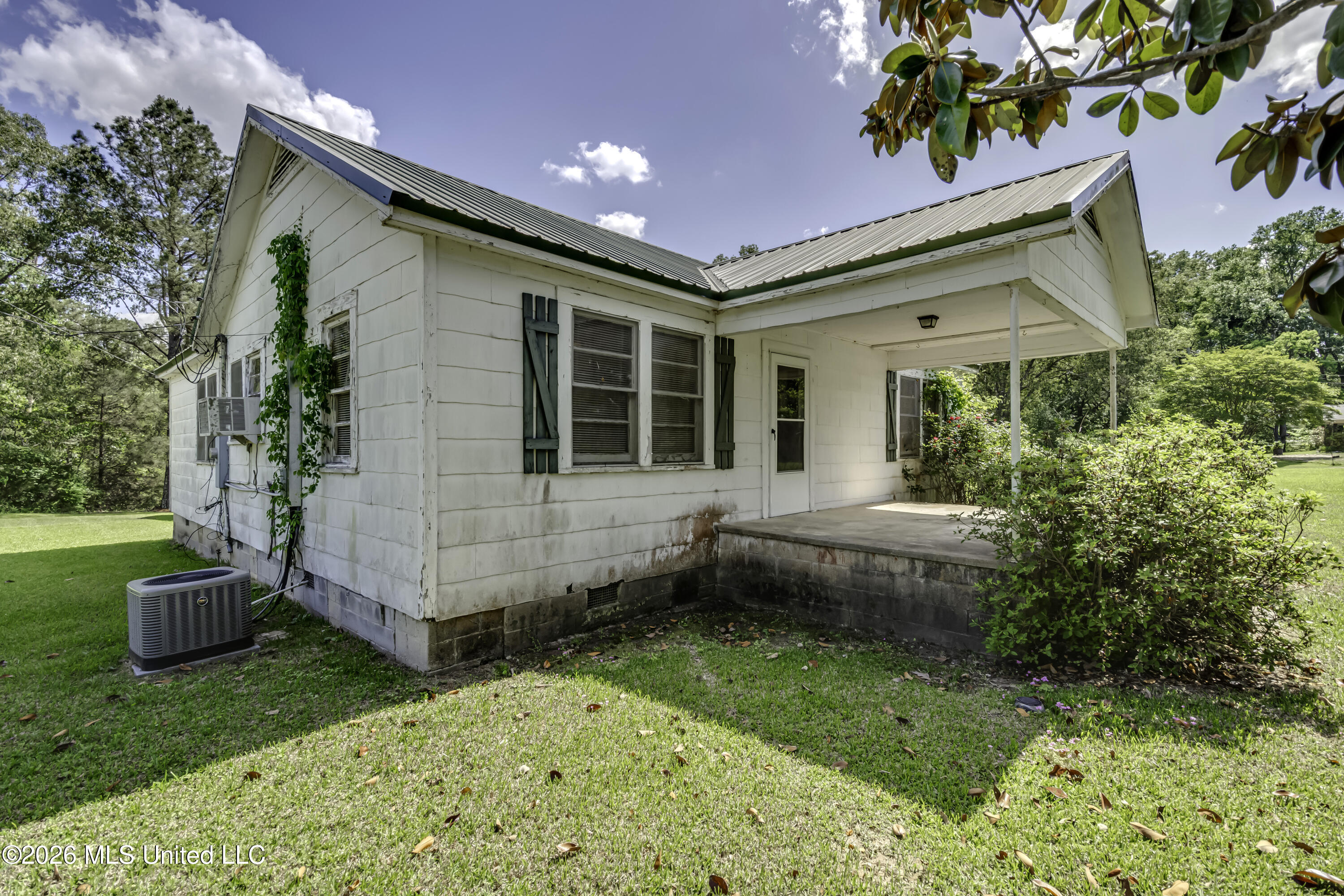 6118 Terry Road Property Photo 6