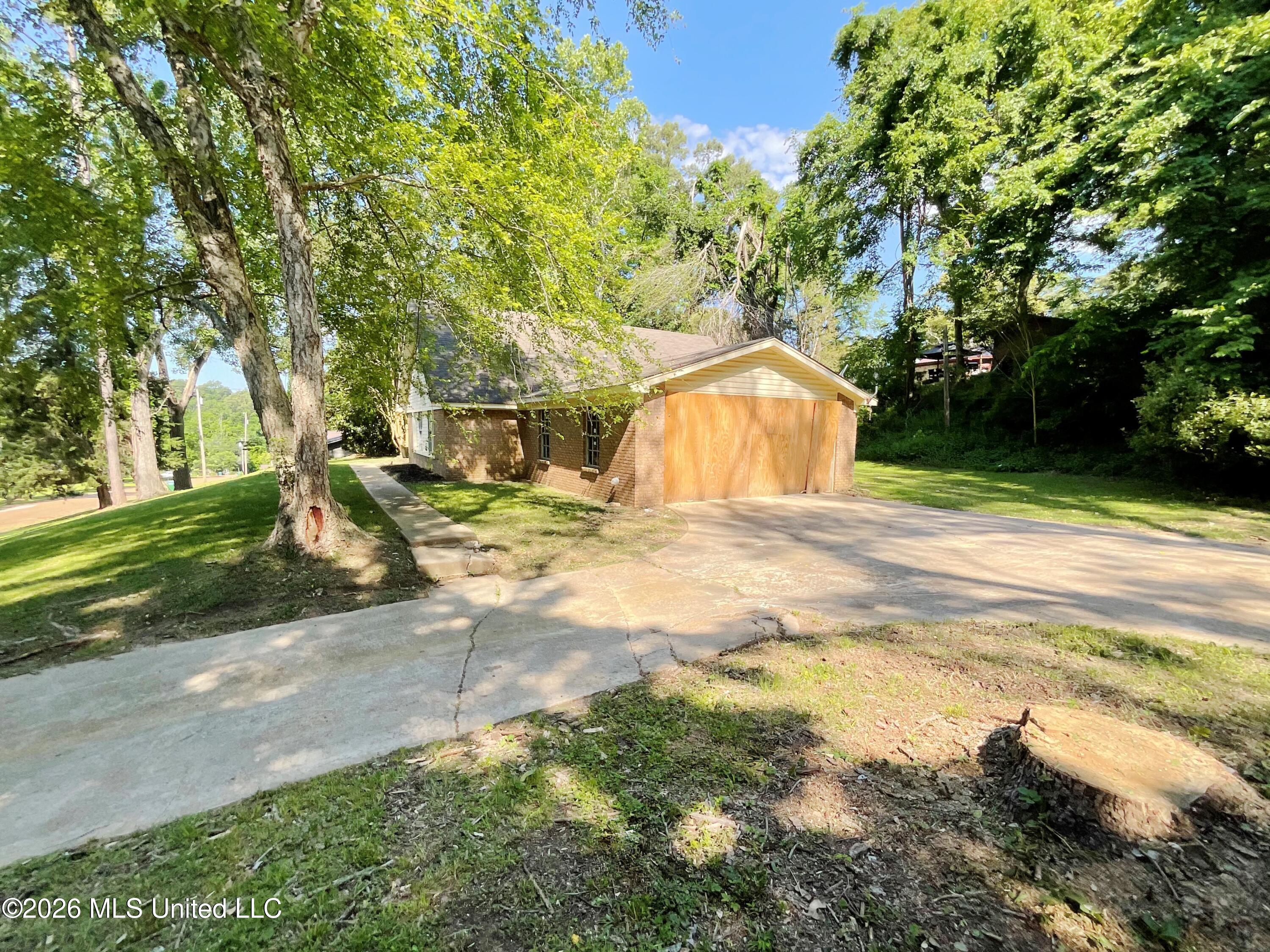 1709 Sherwood Circle Property Photo 10