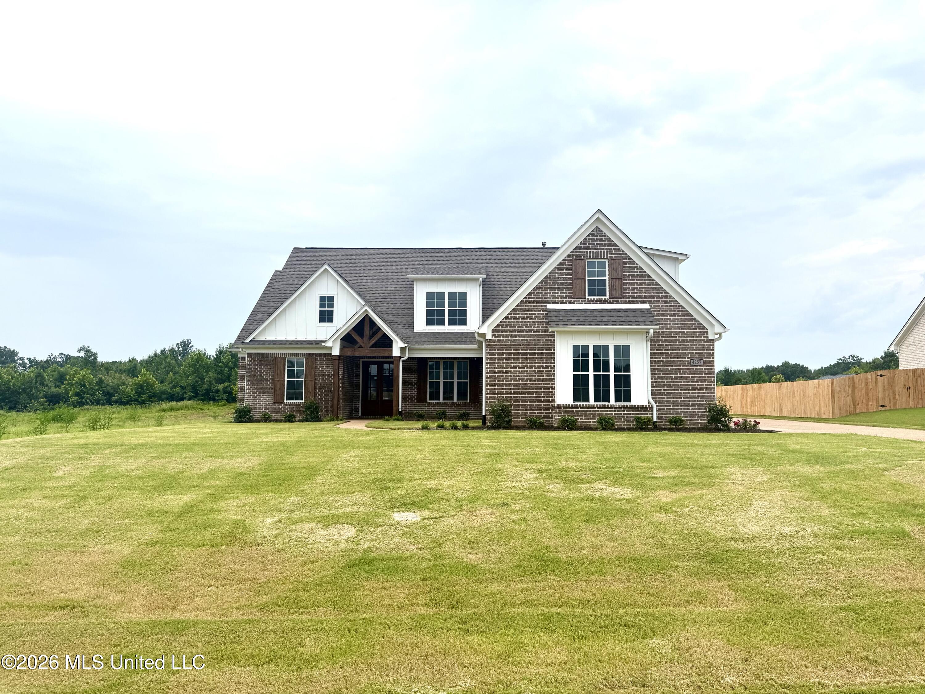 4257 Edison Drive Property Photo 1