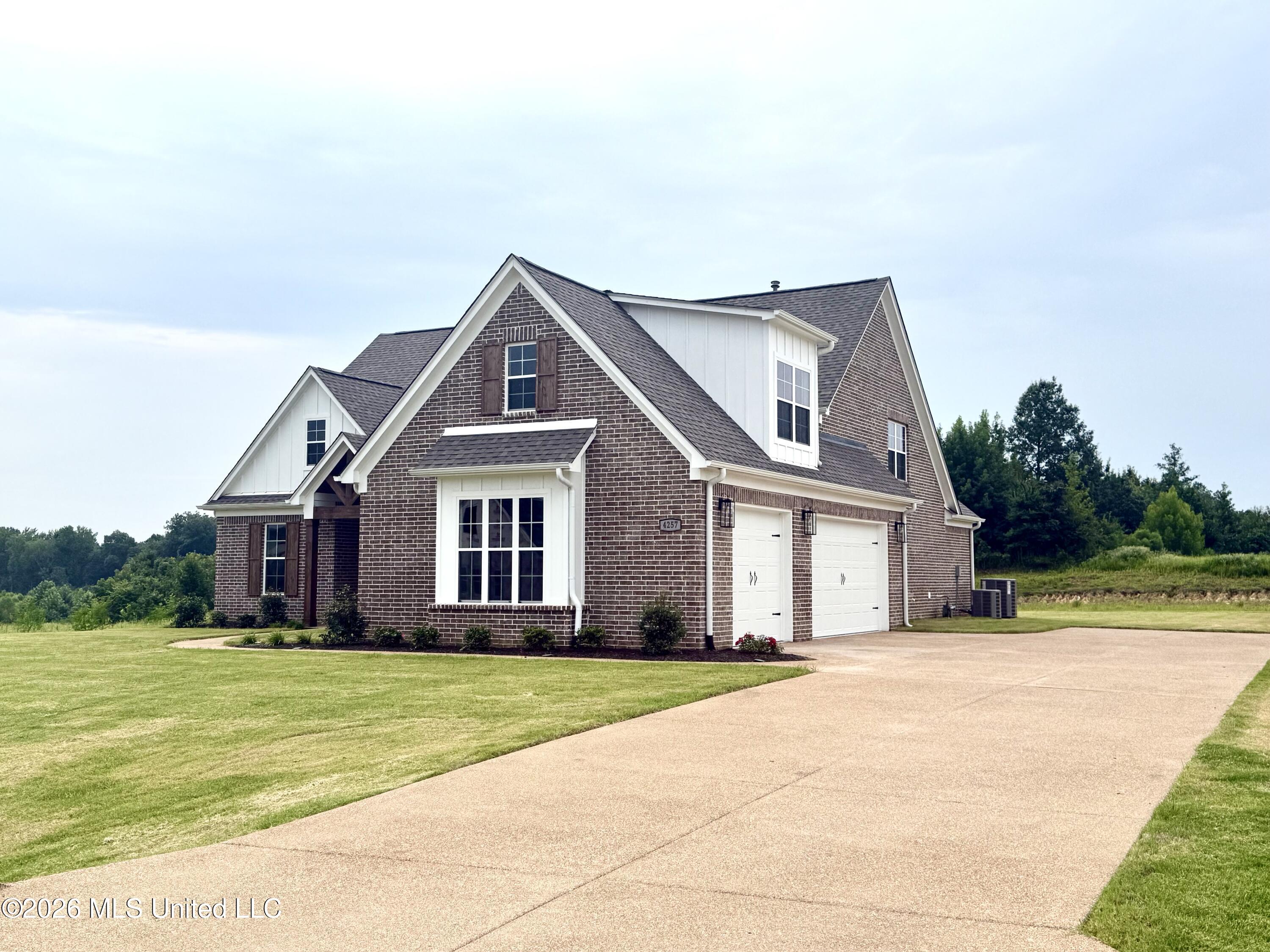 4257 Edison Drive Property Photo 3