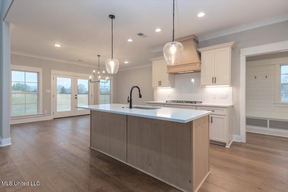 4257 Edison Drive Property Photo 8
