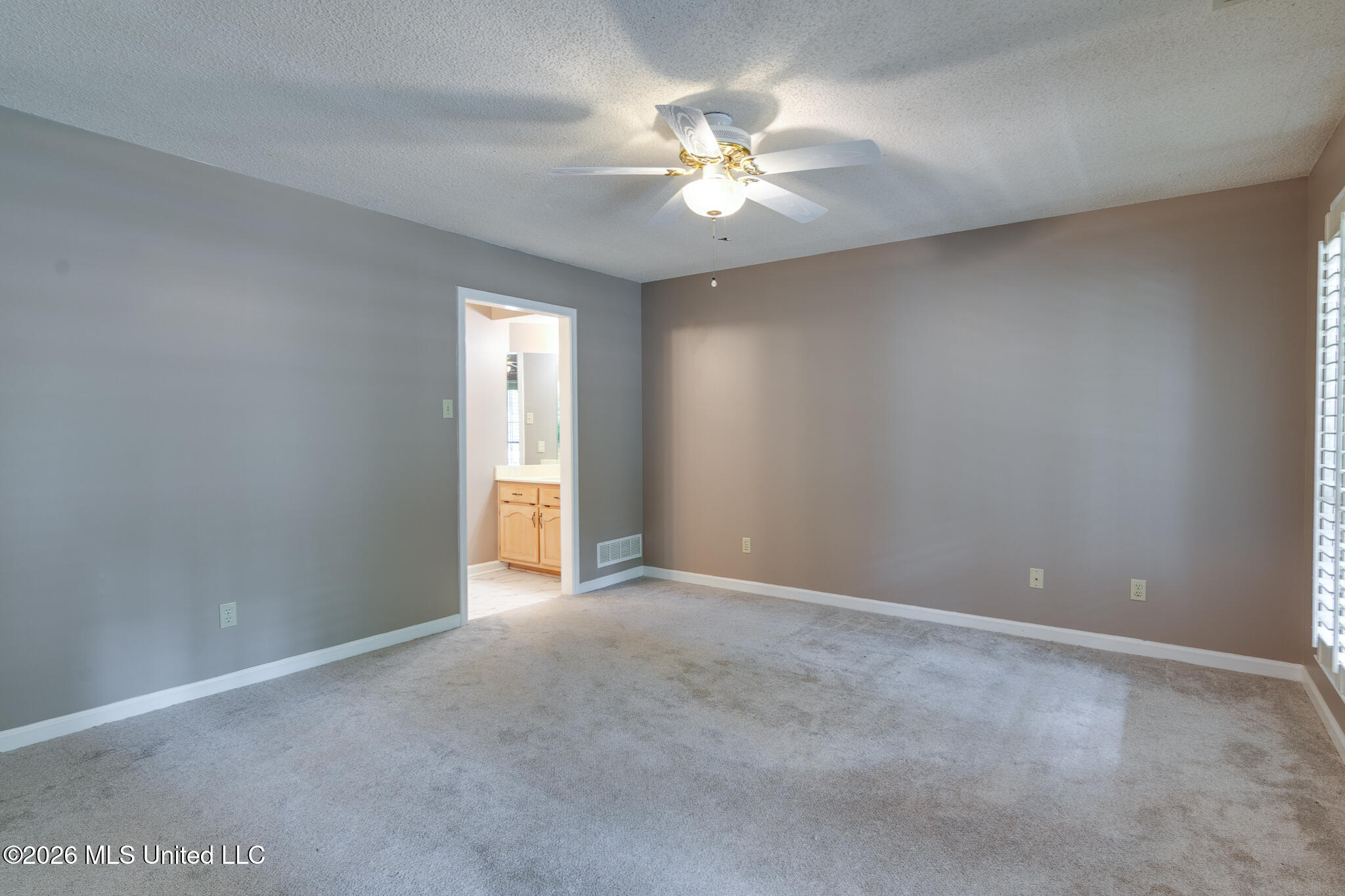 4040 Windermere Drive Property Photo 5