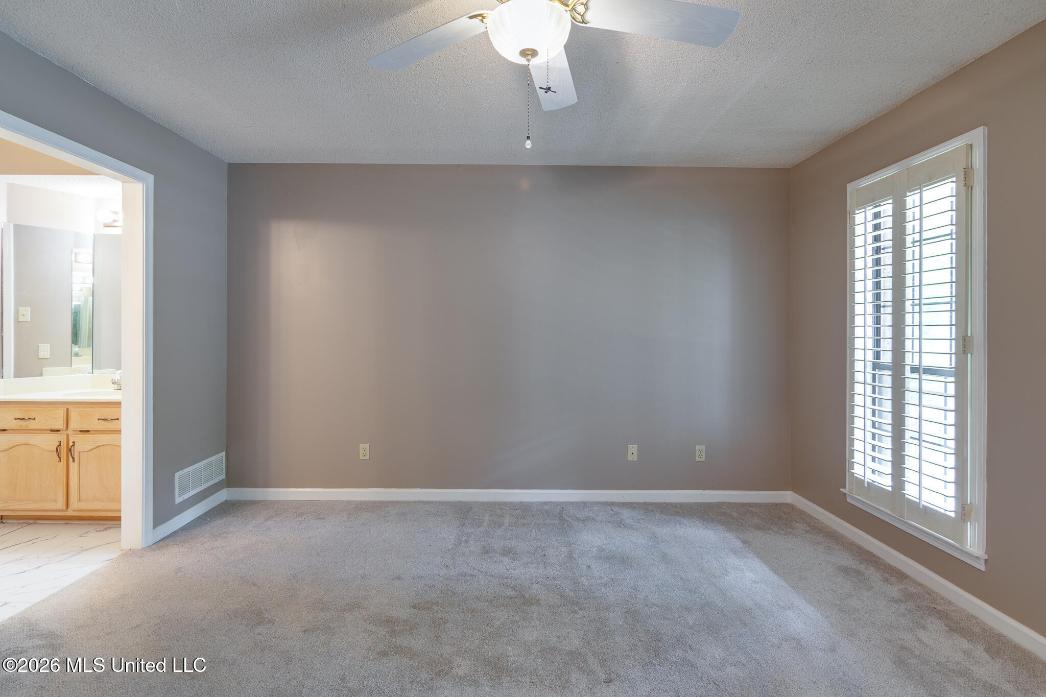 4040 Windermere Drive Property Photo 7