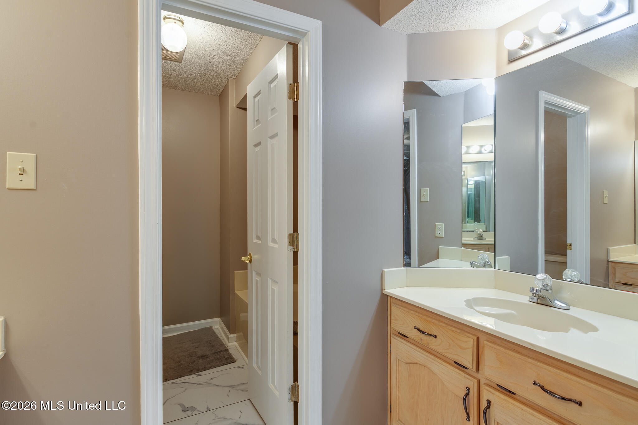 4040 Windermere Drive Property Photo 11