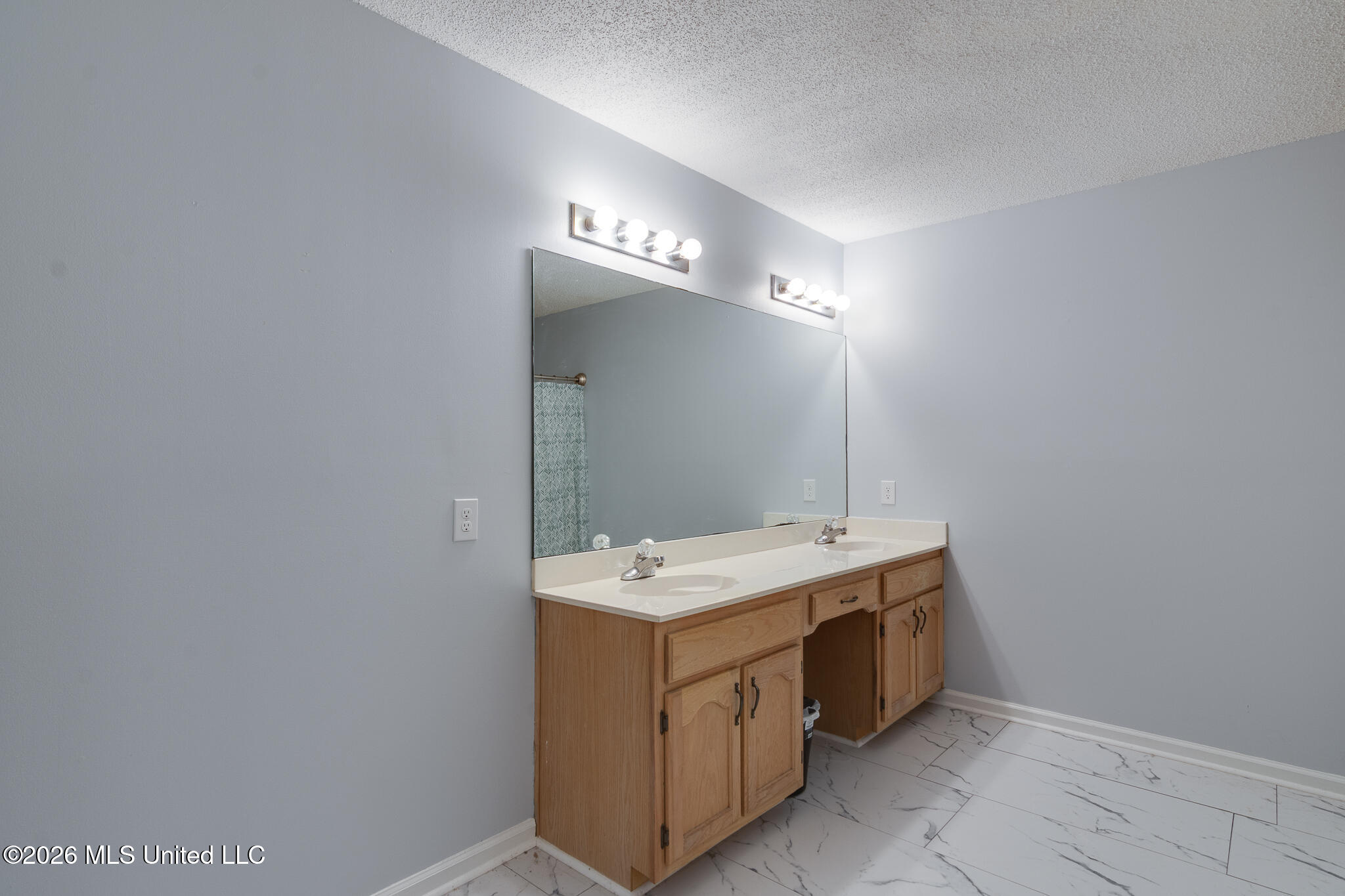 4040 Windermere Drive Property Photo 26
