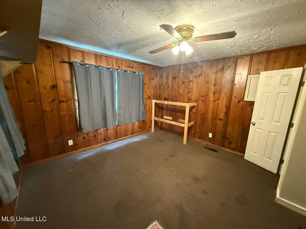4420 Woodland Avenue Property Photo 10