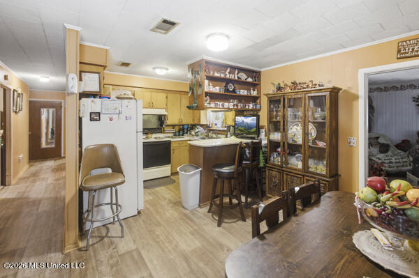 209 Holden Road Property Photo 5