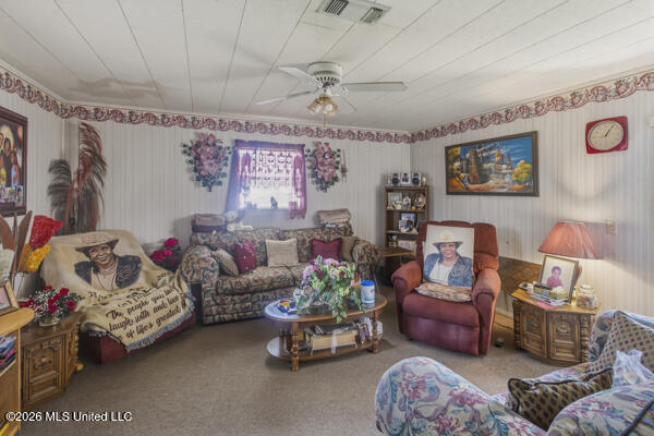 209 Holden Road Property Photo 8