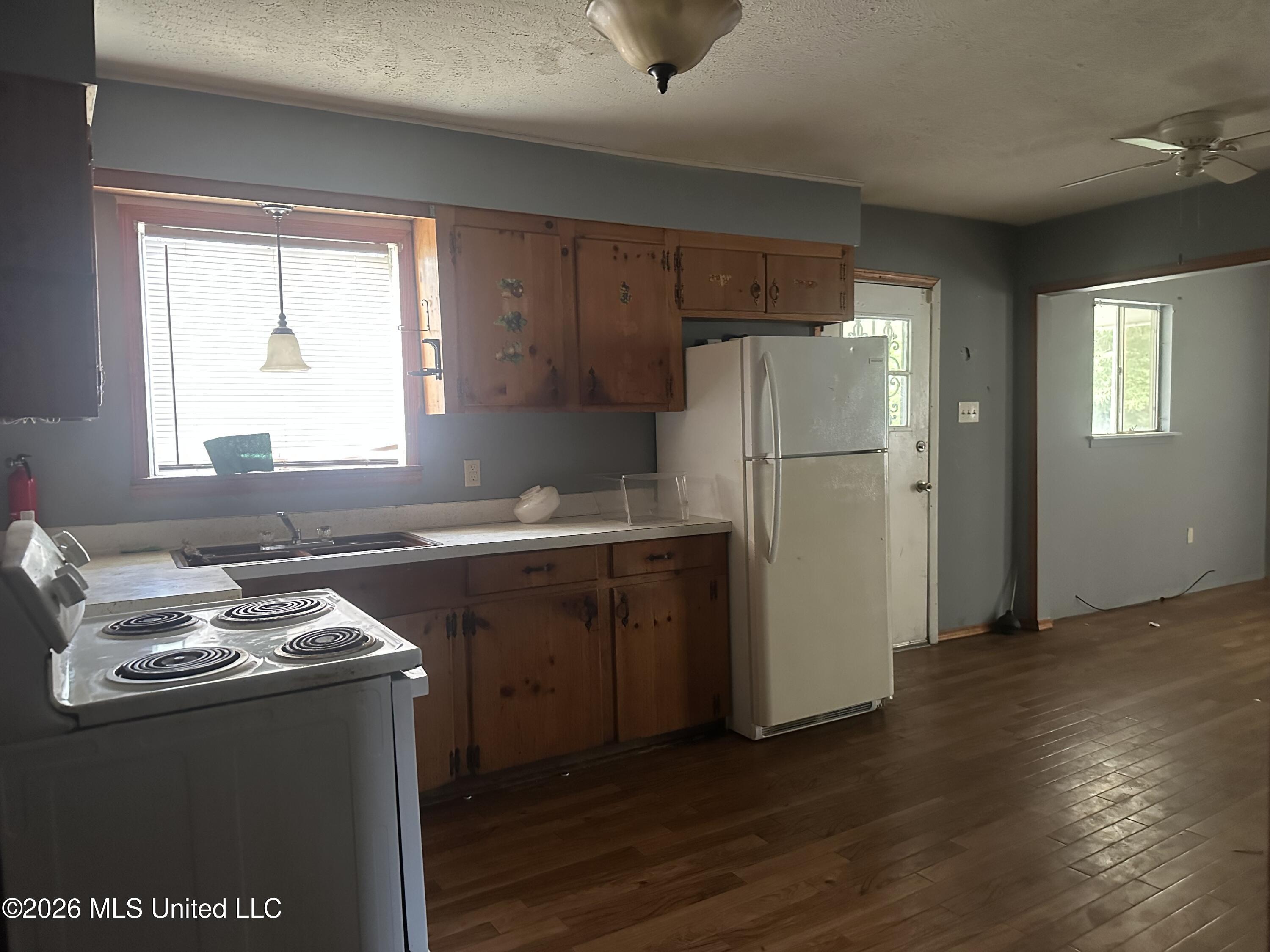 3655 Horton Street Property Photo 6