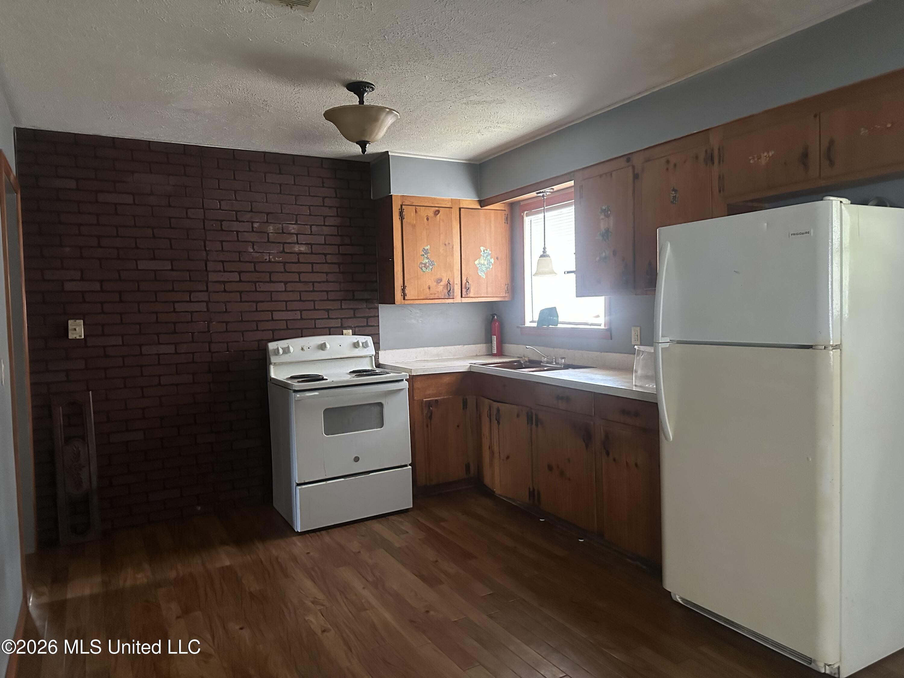 3655 Horton Street Property Photo 7
