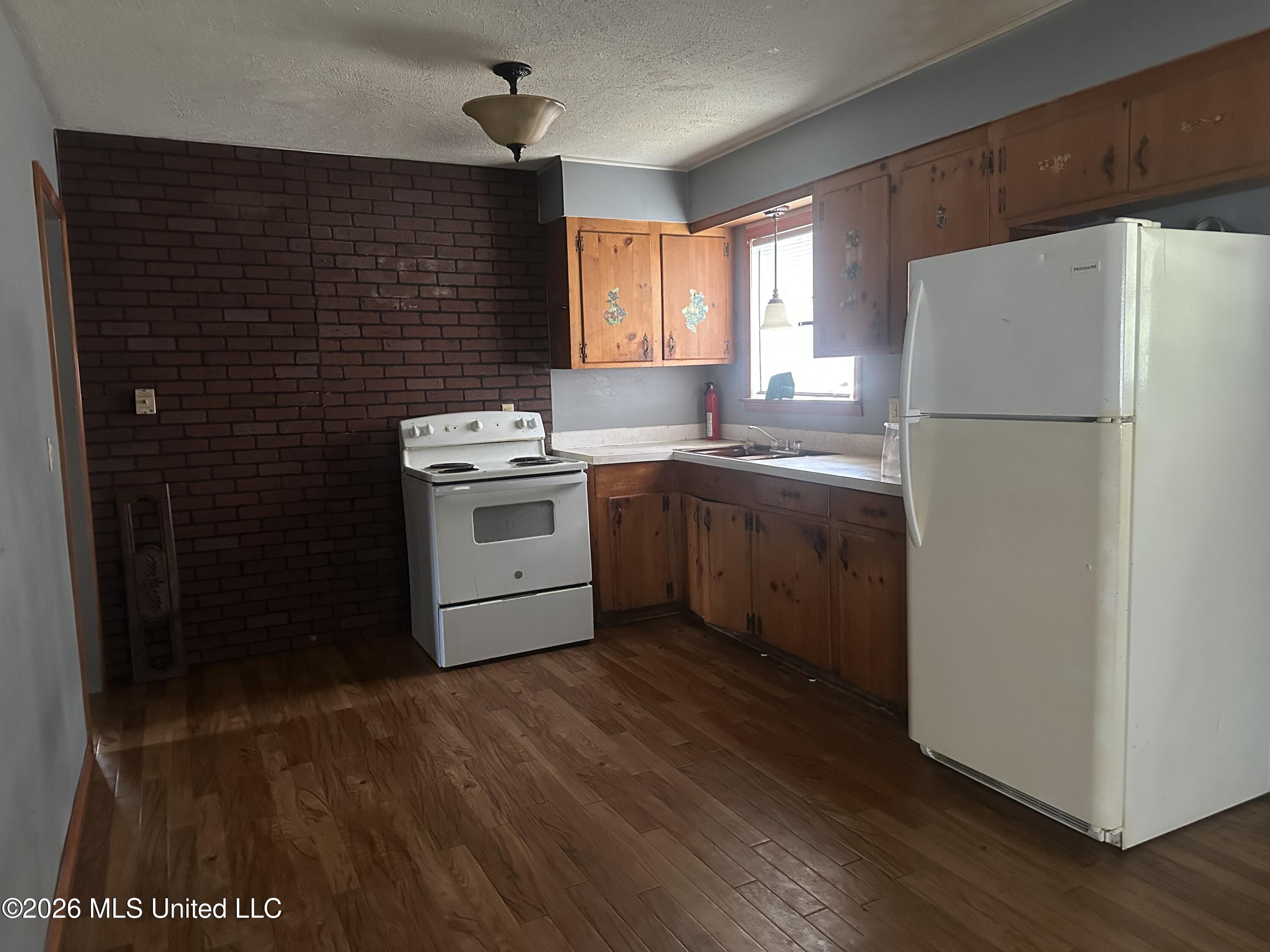 3655 Horton Street Property Photo 8
