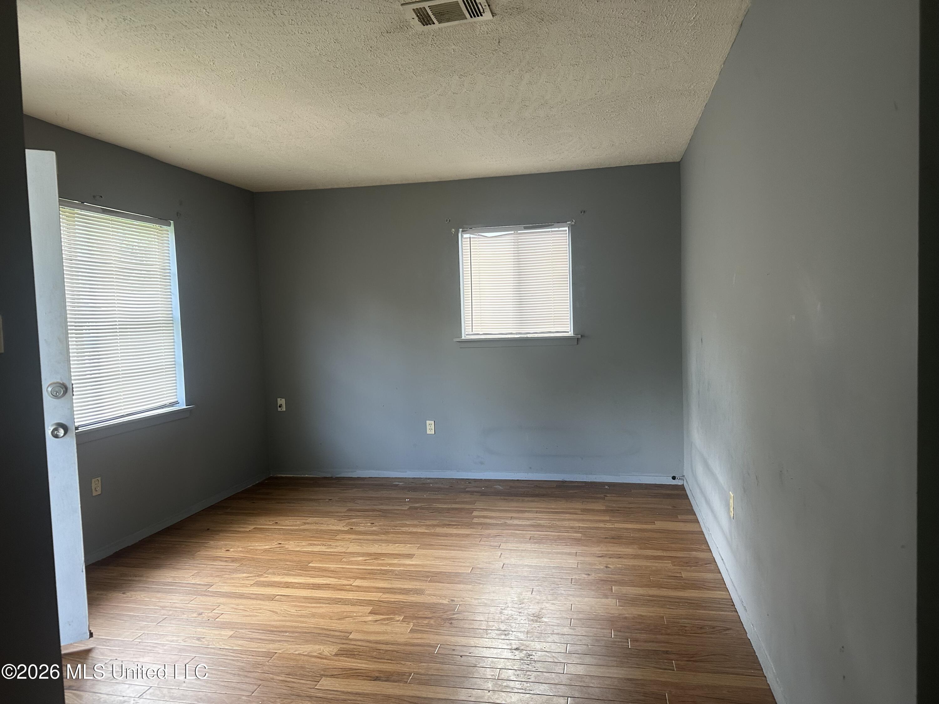 3655 Horton Street Property Photo 9
