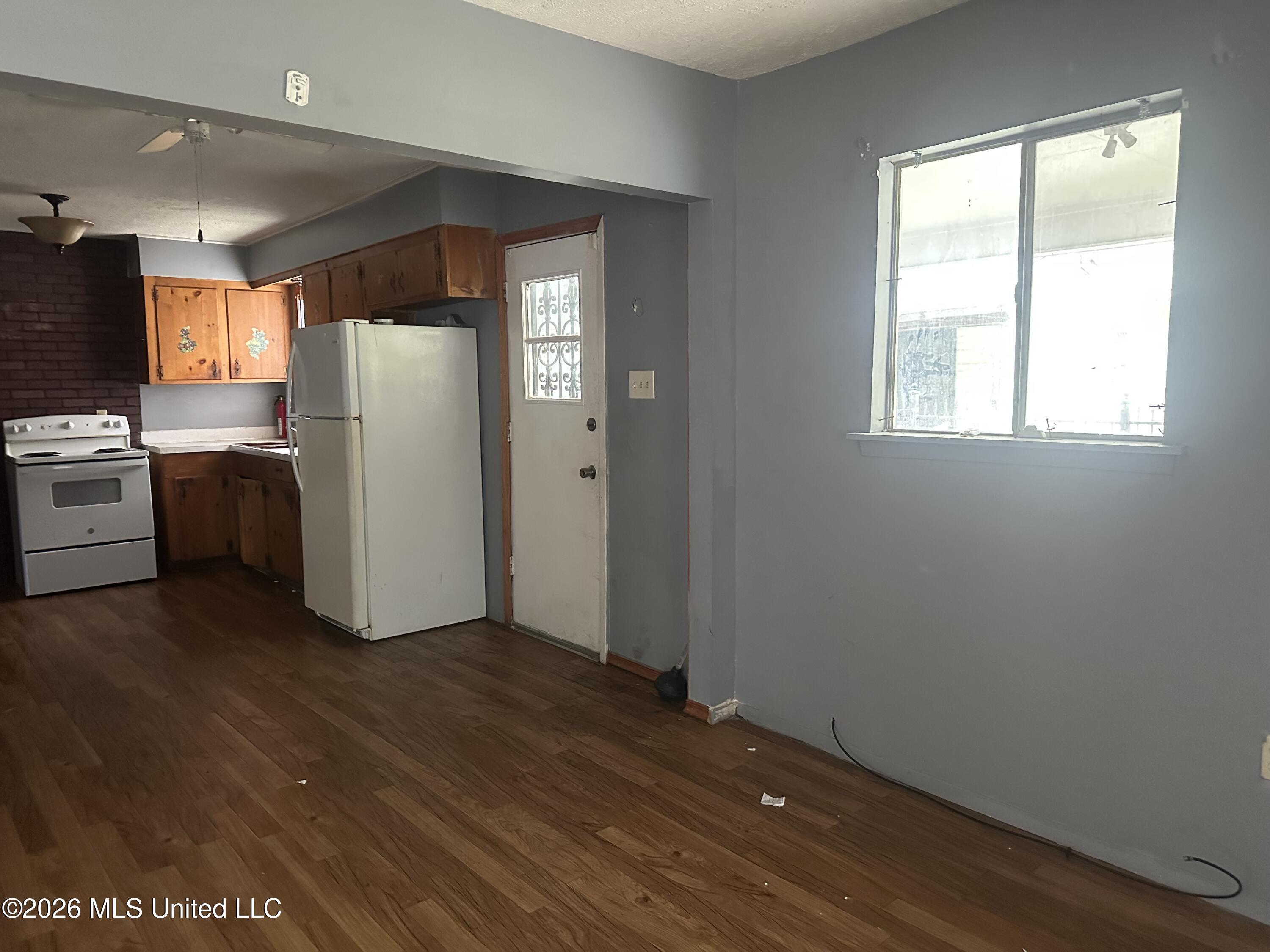 3655 Horton Street Property Photo 13