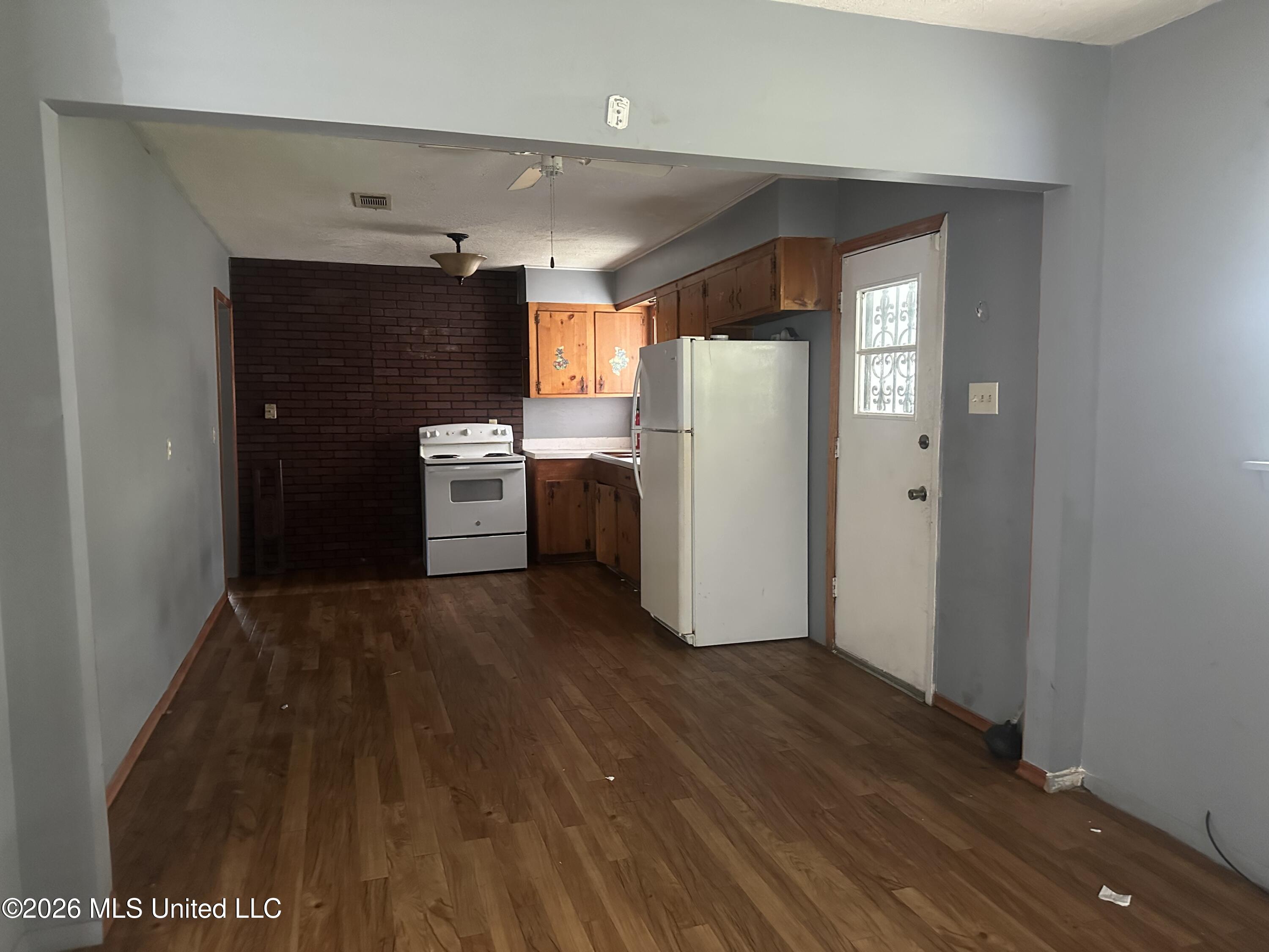 3655 Horton Street Property Photo 14