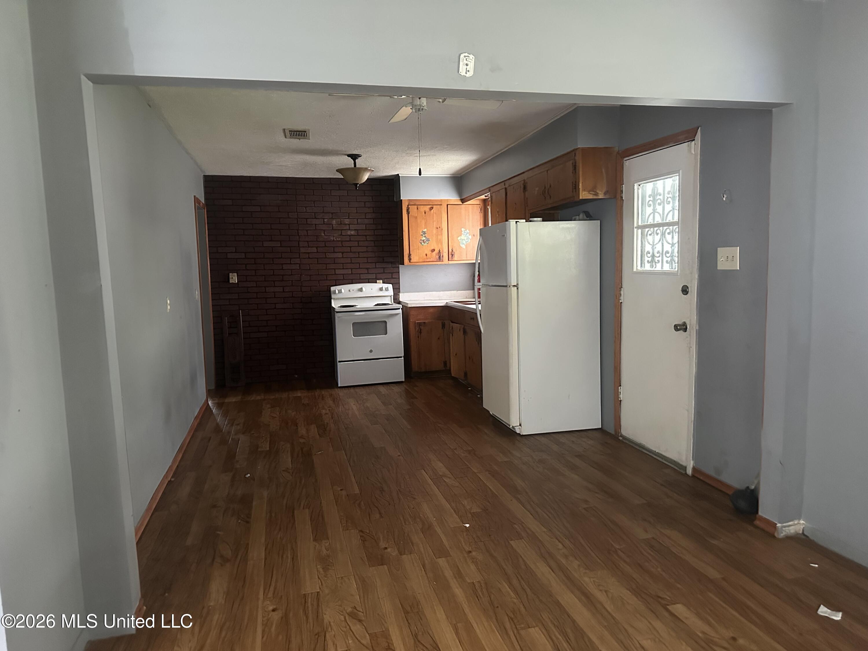 3655 Horton Street Property Photo 15