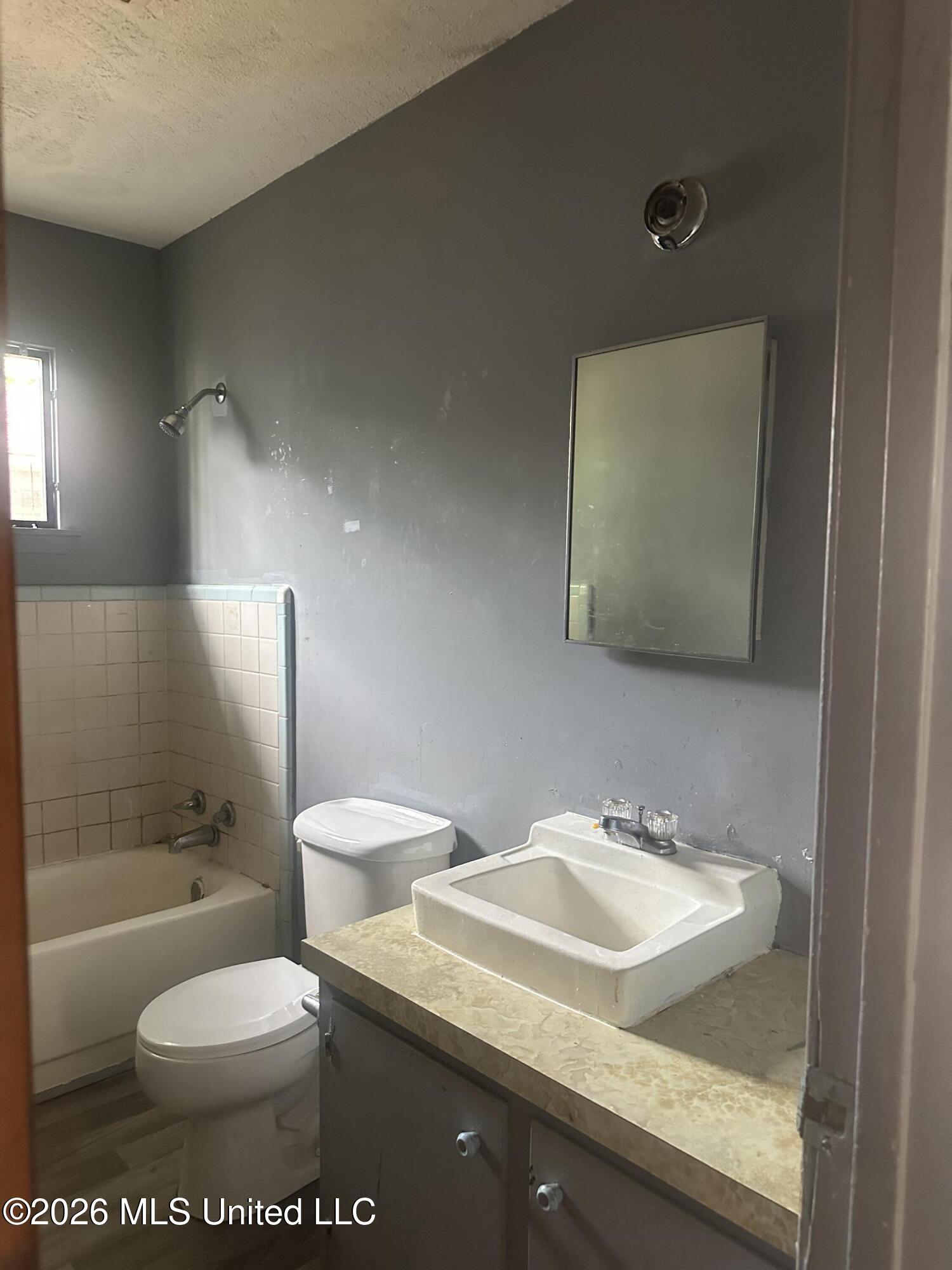 3655 Horton Street Property Photo 29