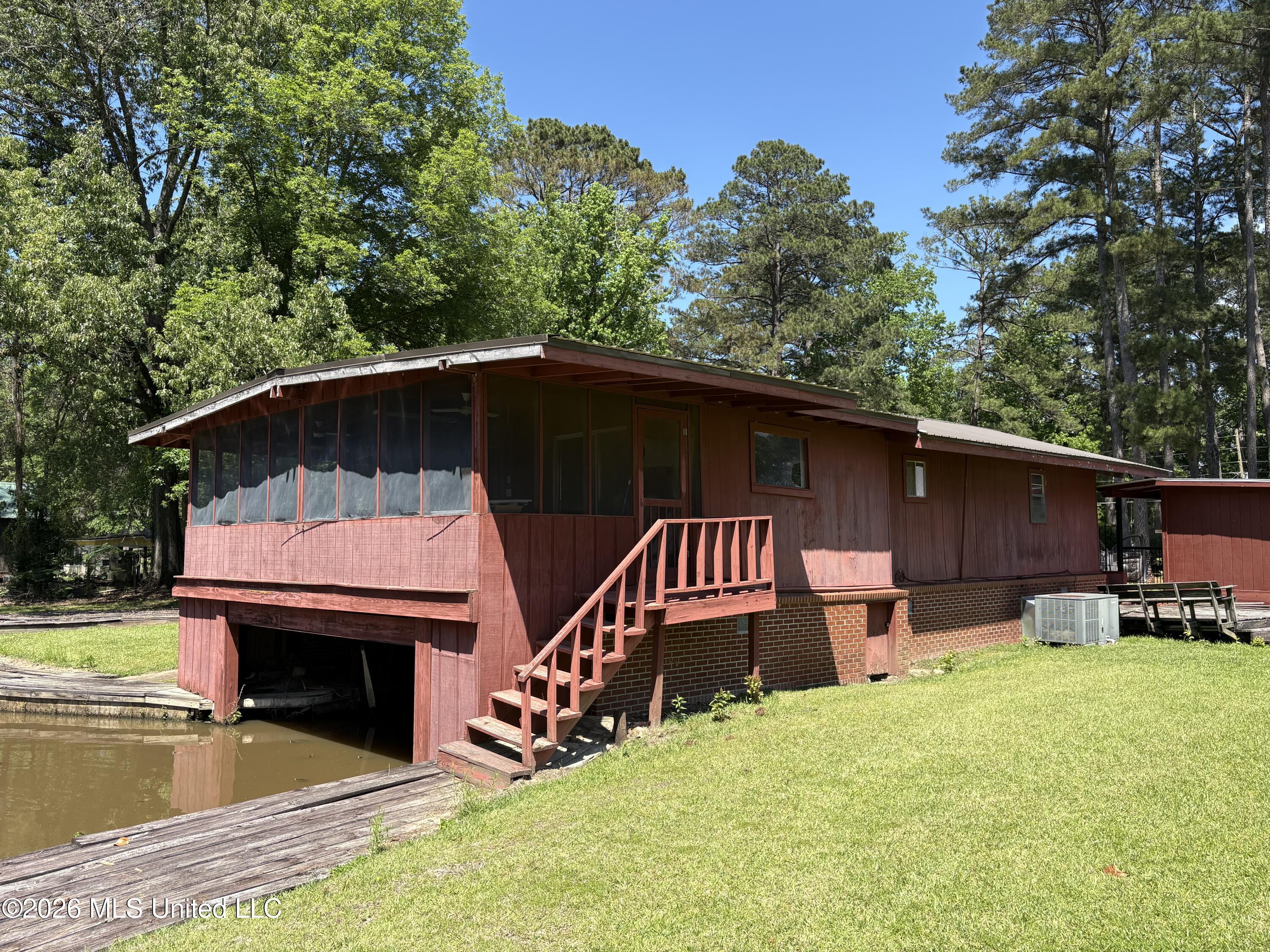 305 Lake Harbor Road Property Photo 11