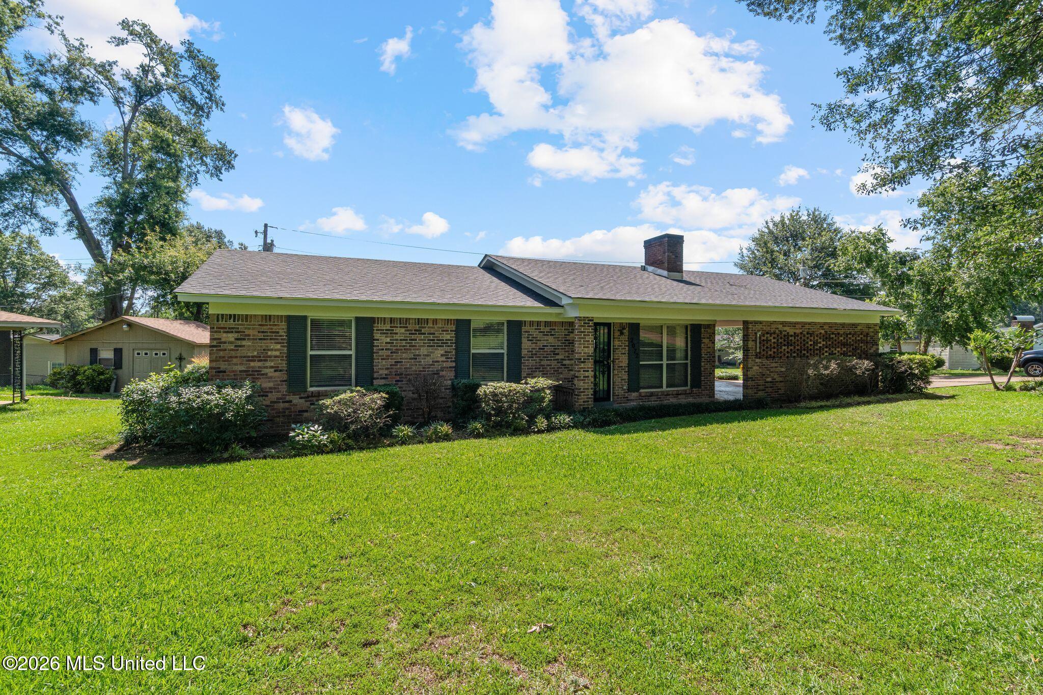 2072 Oakhurst Drive Property Photo 1
