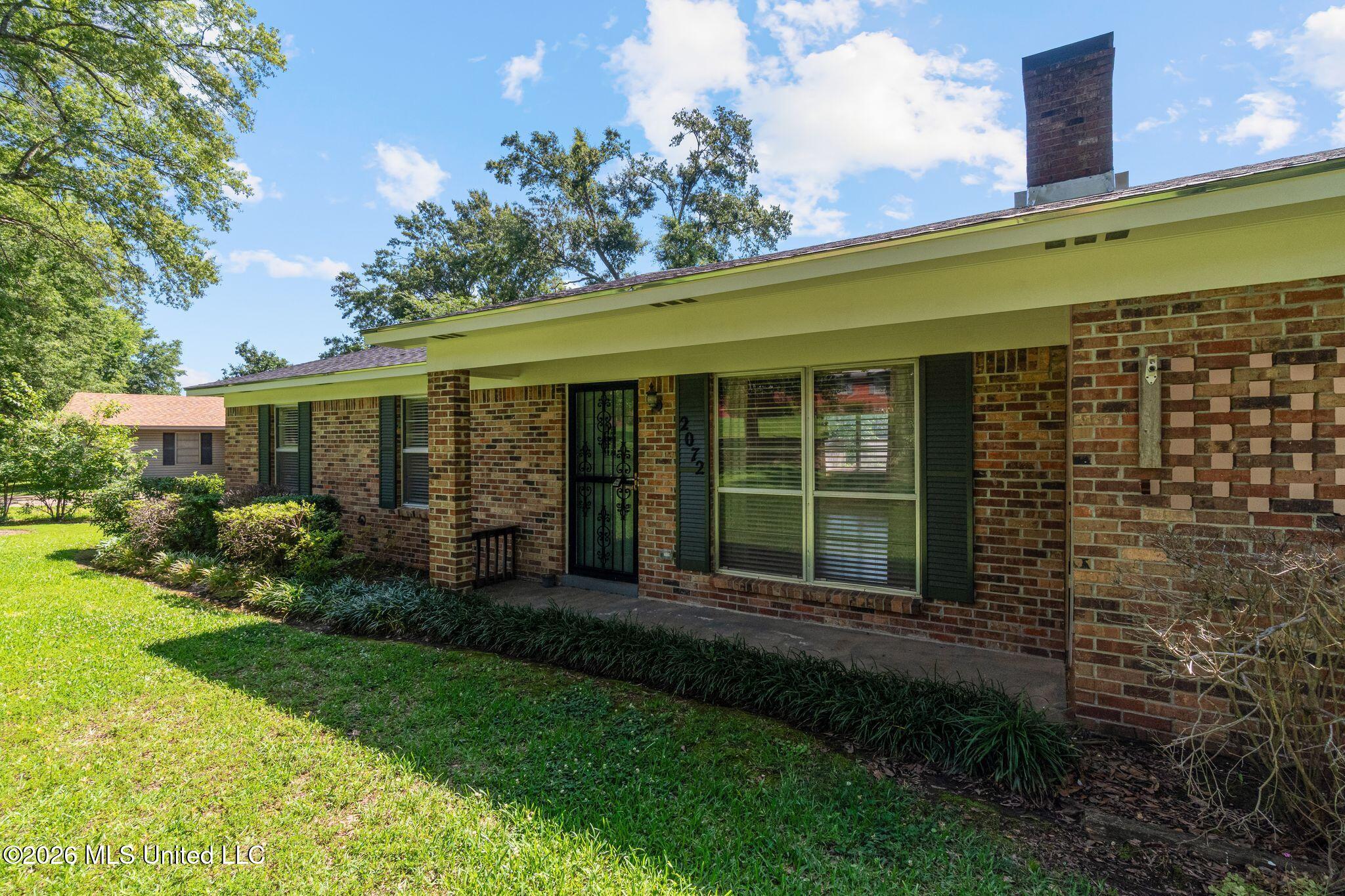 2072 Oakhurst Drive Property Photo 3
