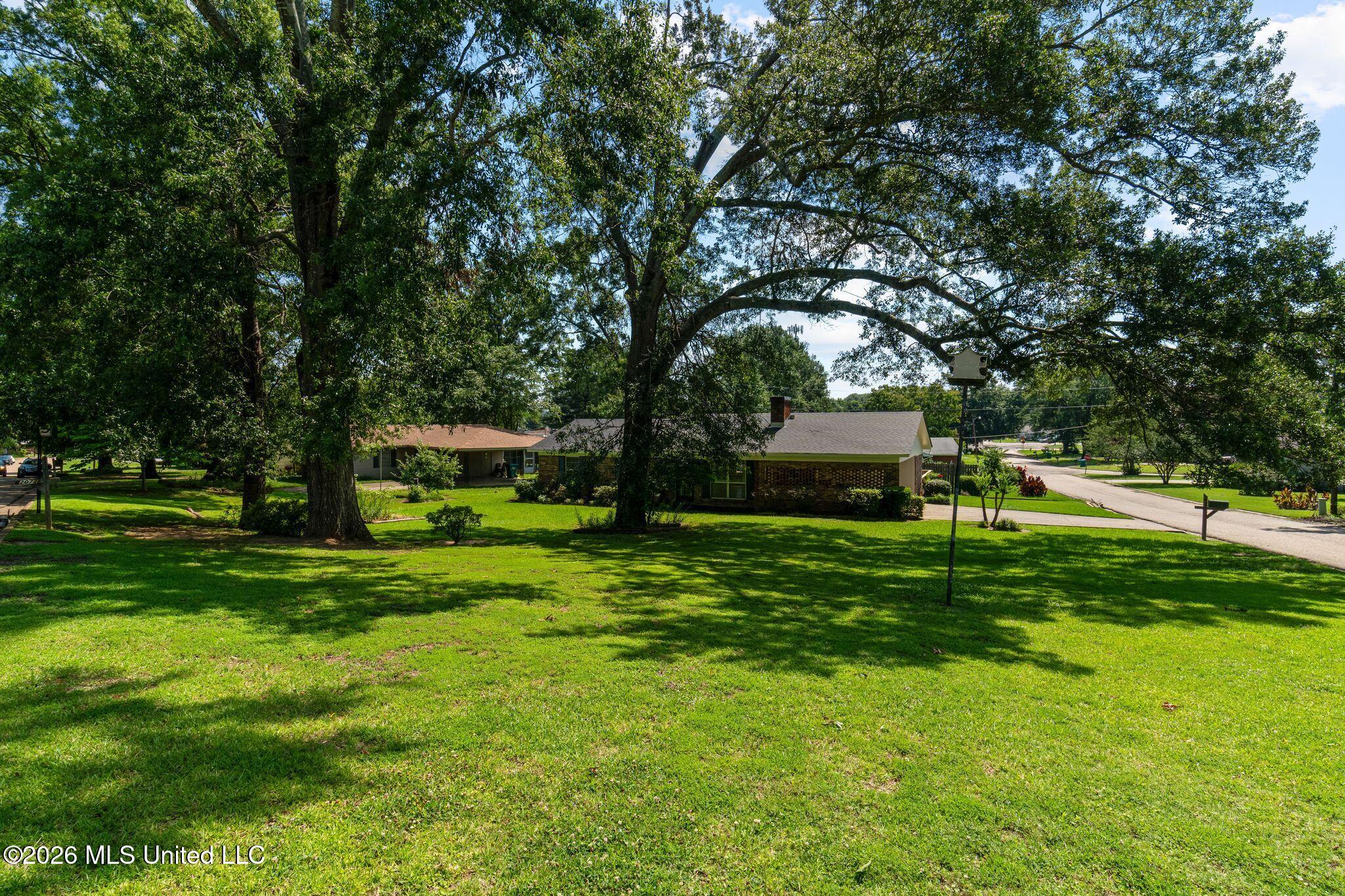 2072 Oakhurst Drive Property Photo 5