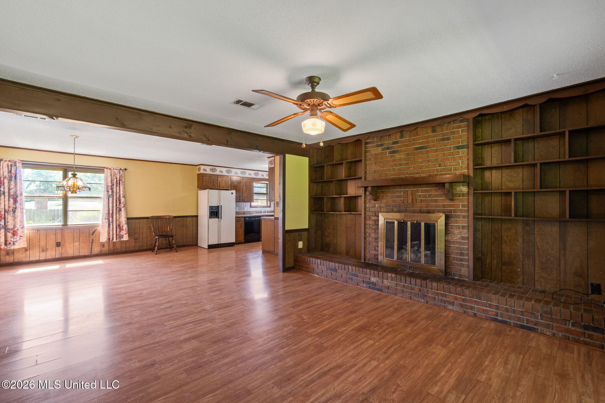 2072 Oakhurst Drive Property Photo 7