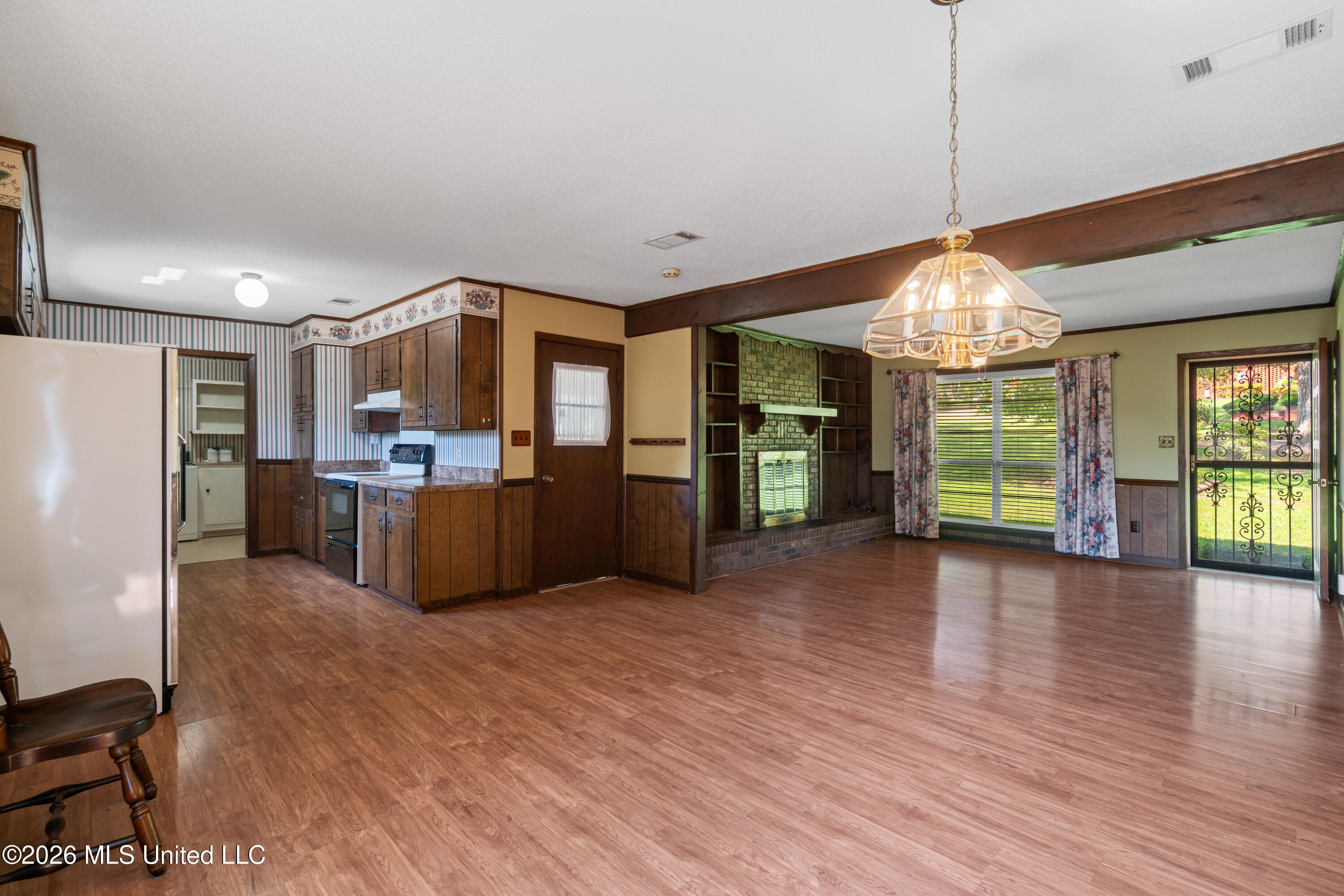 2072 Oakhurst Drive Property Photo 9