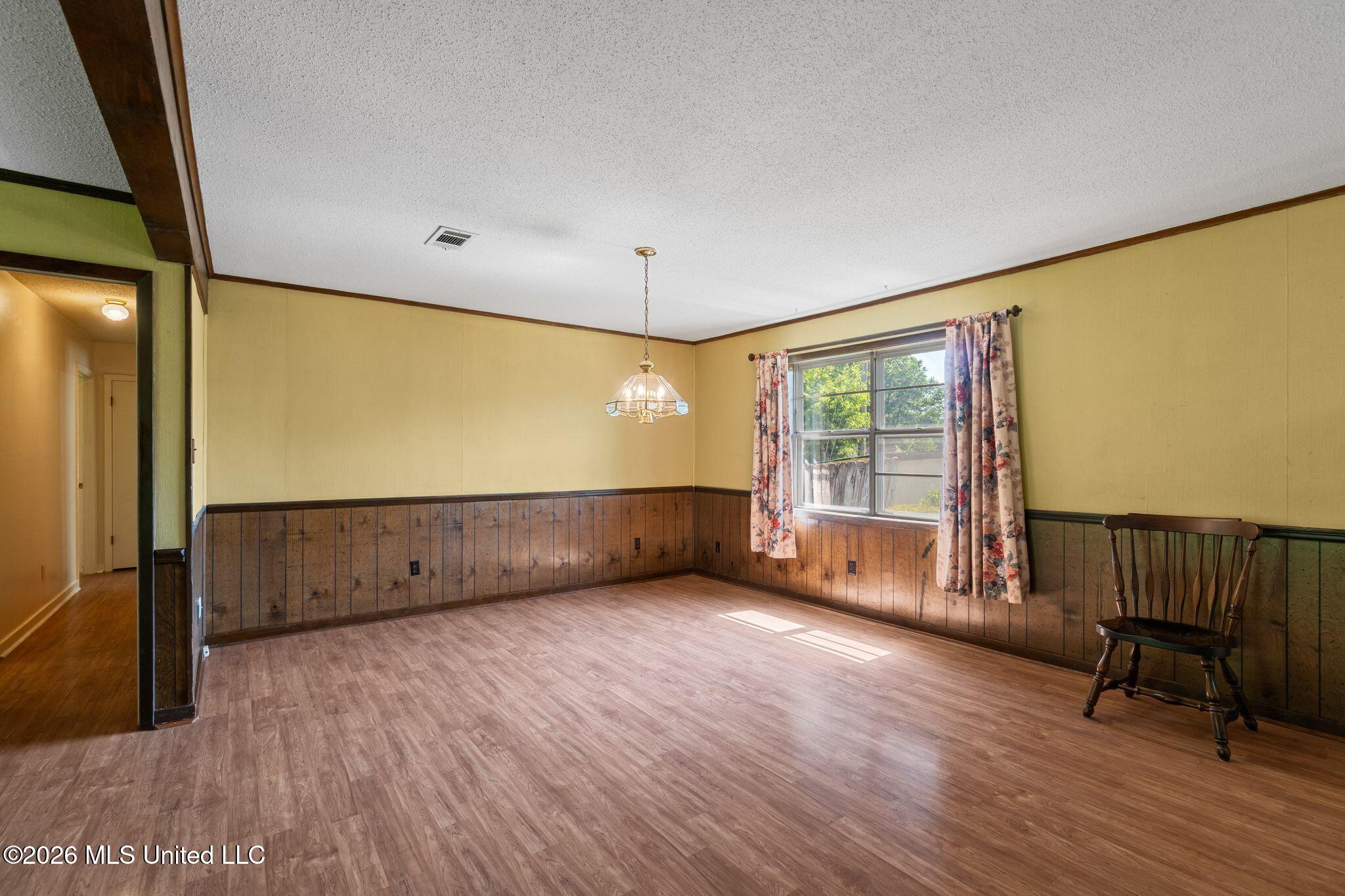 2072 Oakhurst Drive Property Photo 11
