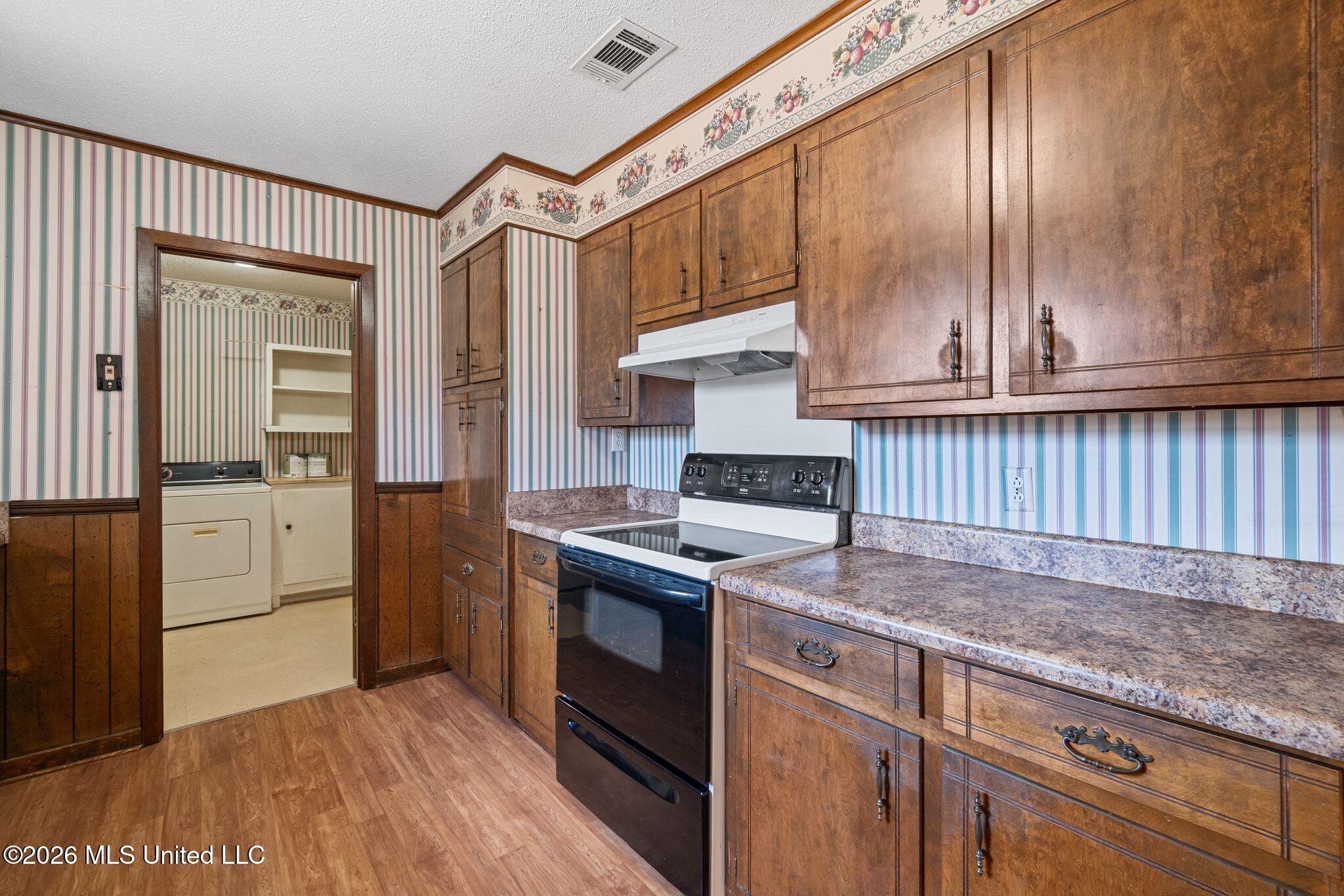 2072 Oakhurst Drive Property Photo 15
