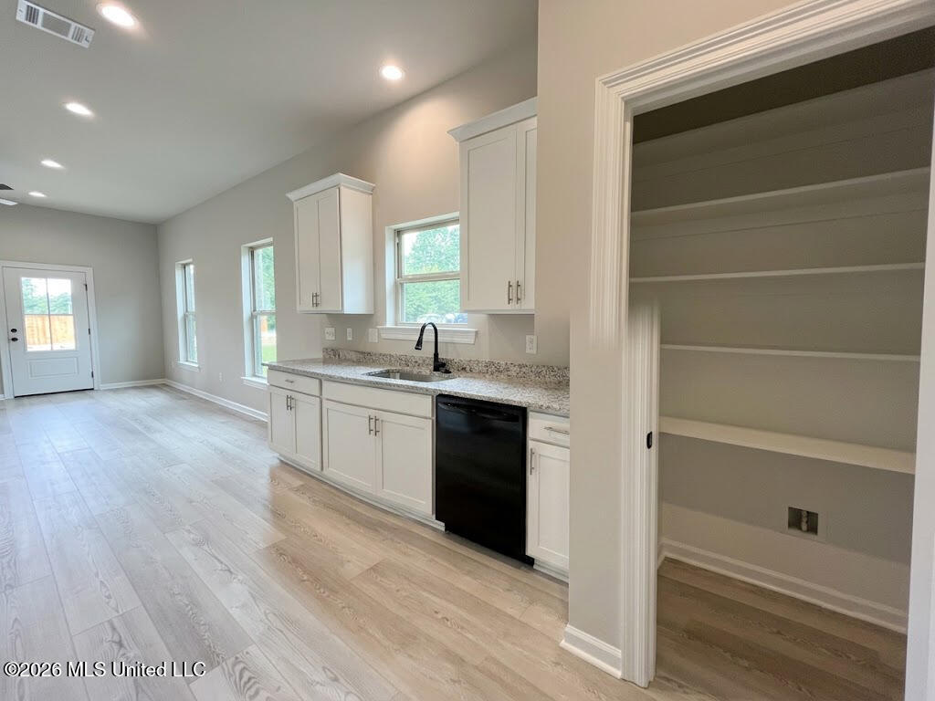 15272 Percy Street Property Photo 6