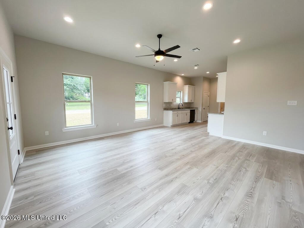 15272 Percy Street Property Photo 7