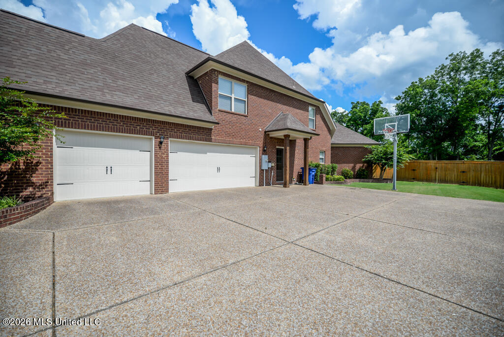 8807 Dehart Road Property Photo 2