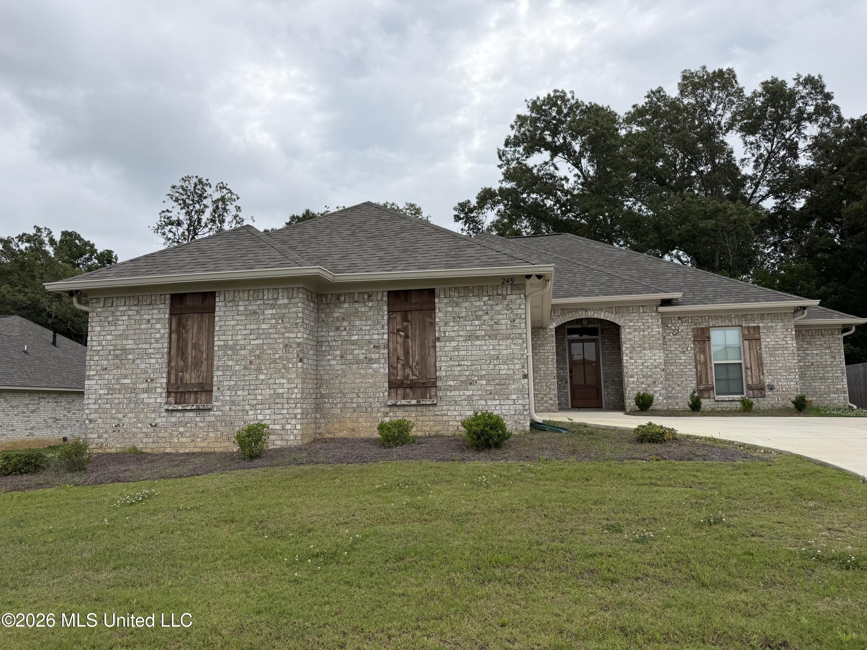 249 Hemingway Circle Property Photo 1