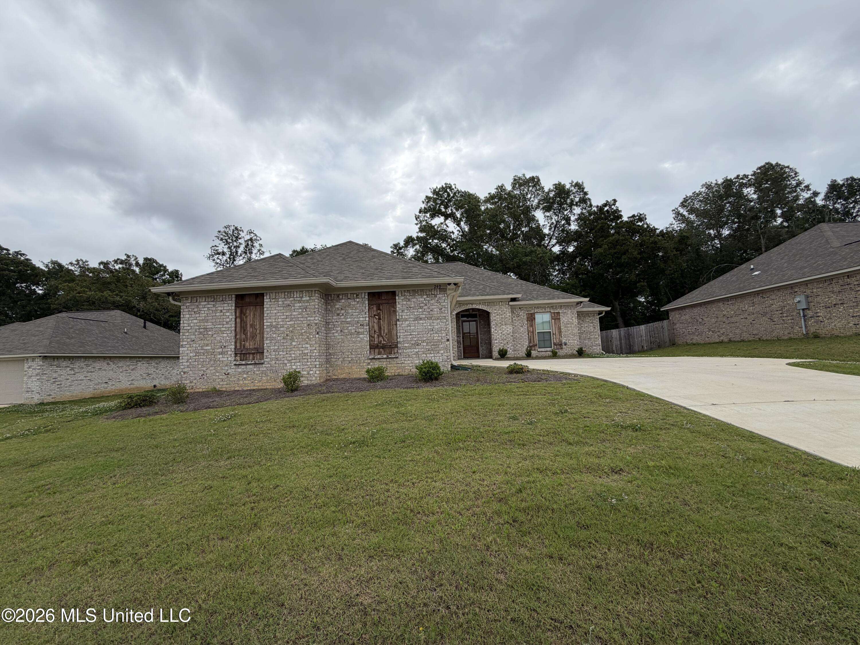 249 Hemingway Circle Property Photo 2
