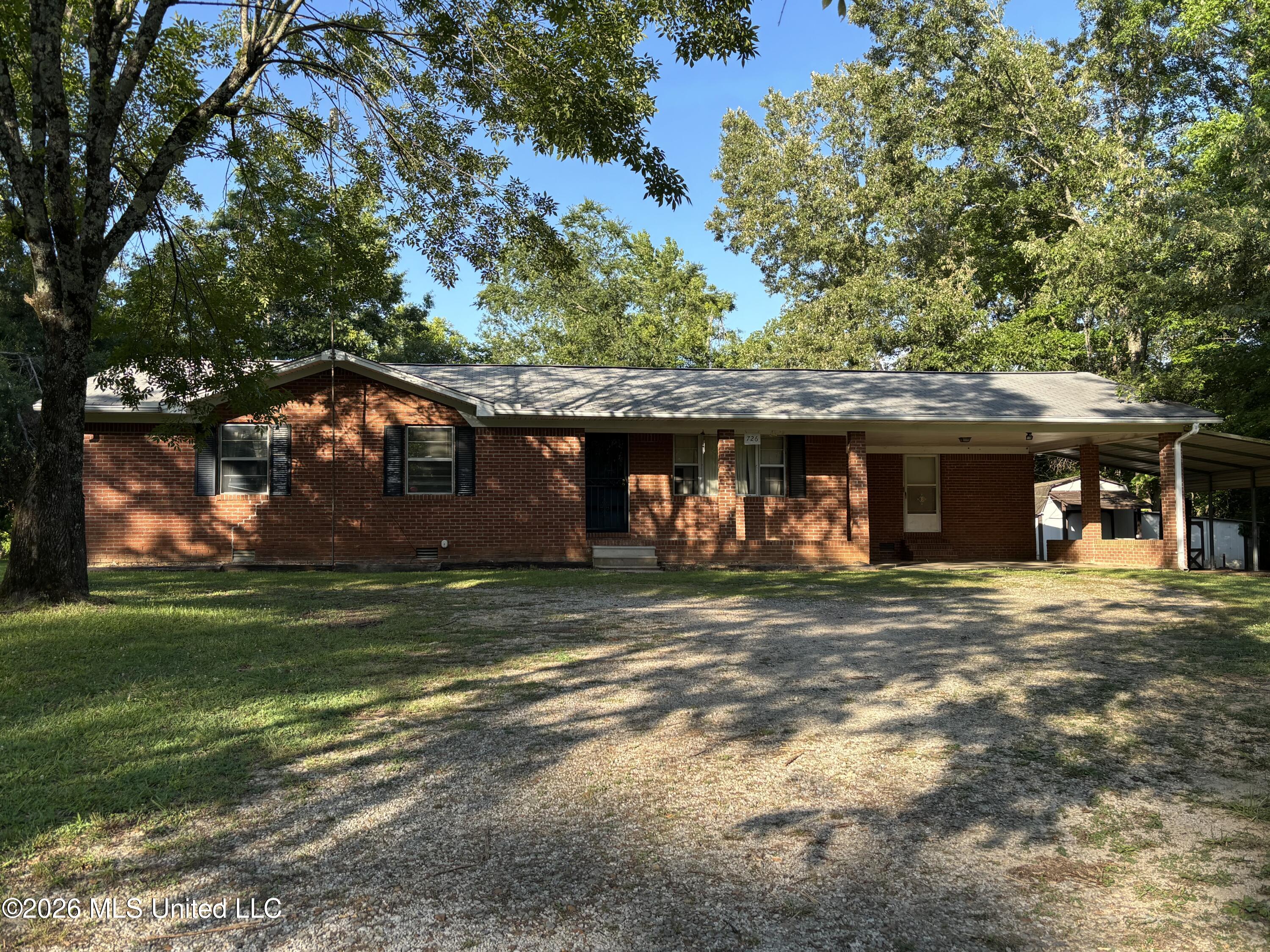 726 W Cooper Street Property Photo 1
