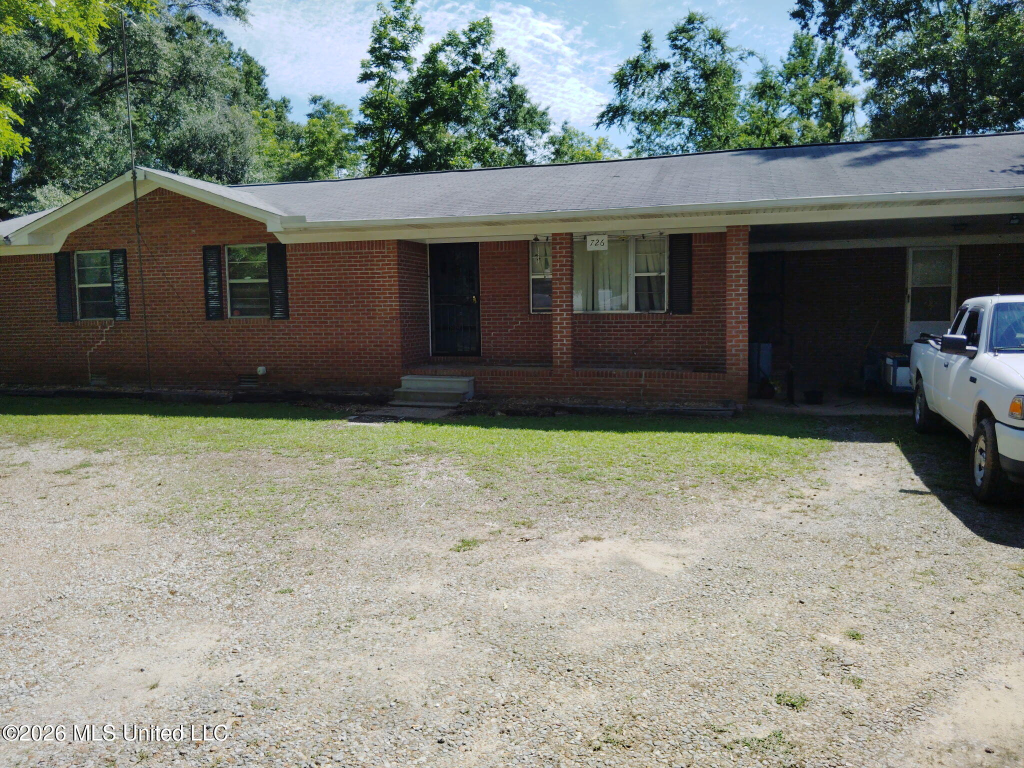 726 W Cooper Street Property Photo 3