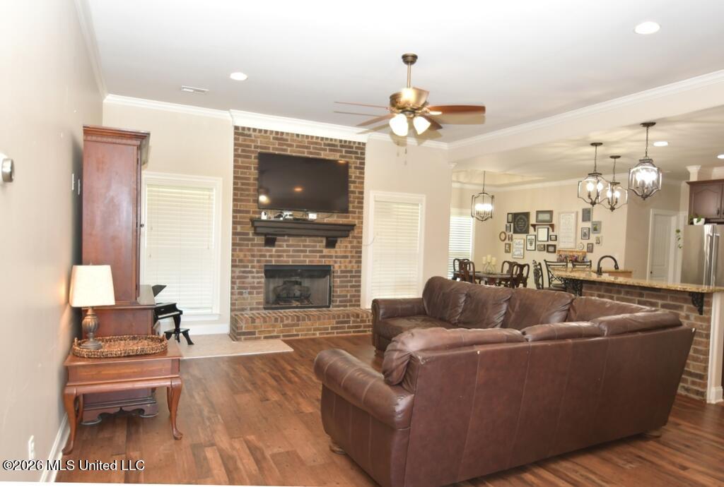 4713 Bakersfield Drive Property Photo 5