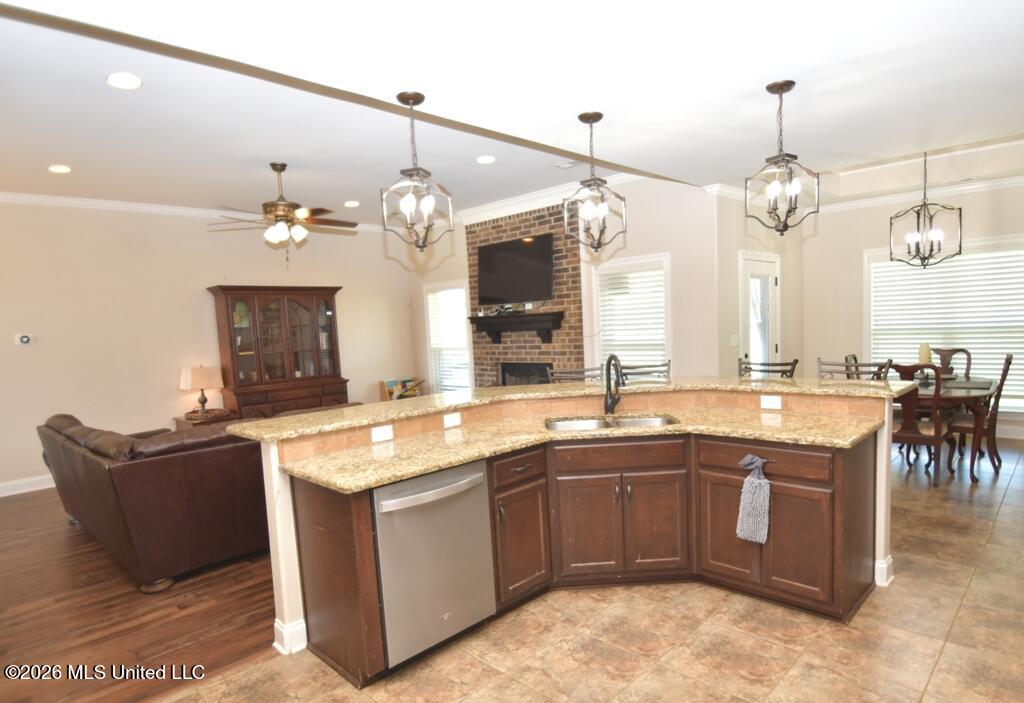 4713 Bakersfield Drive Property Photo 6