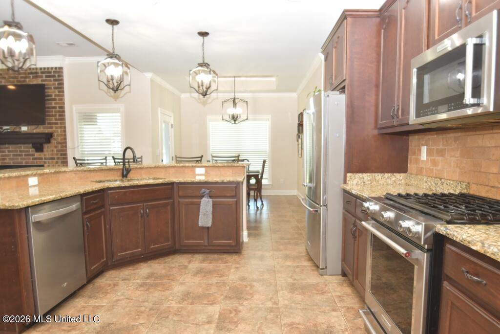 4713 Bakersfield Drive Property Photo 9