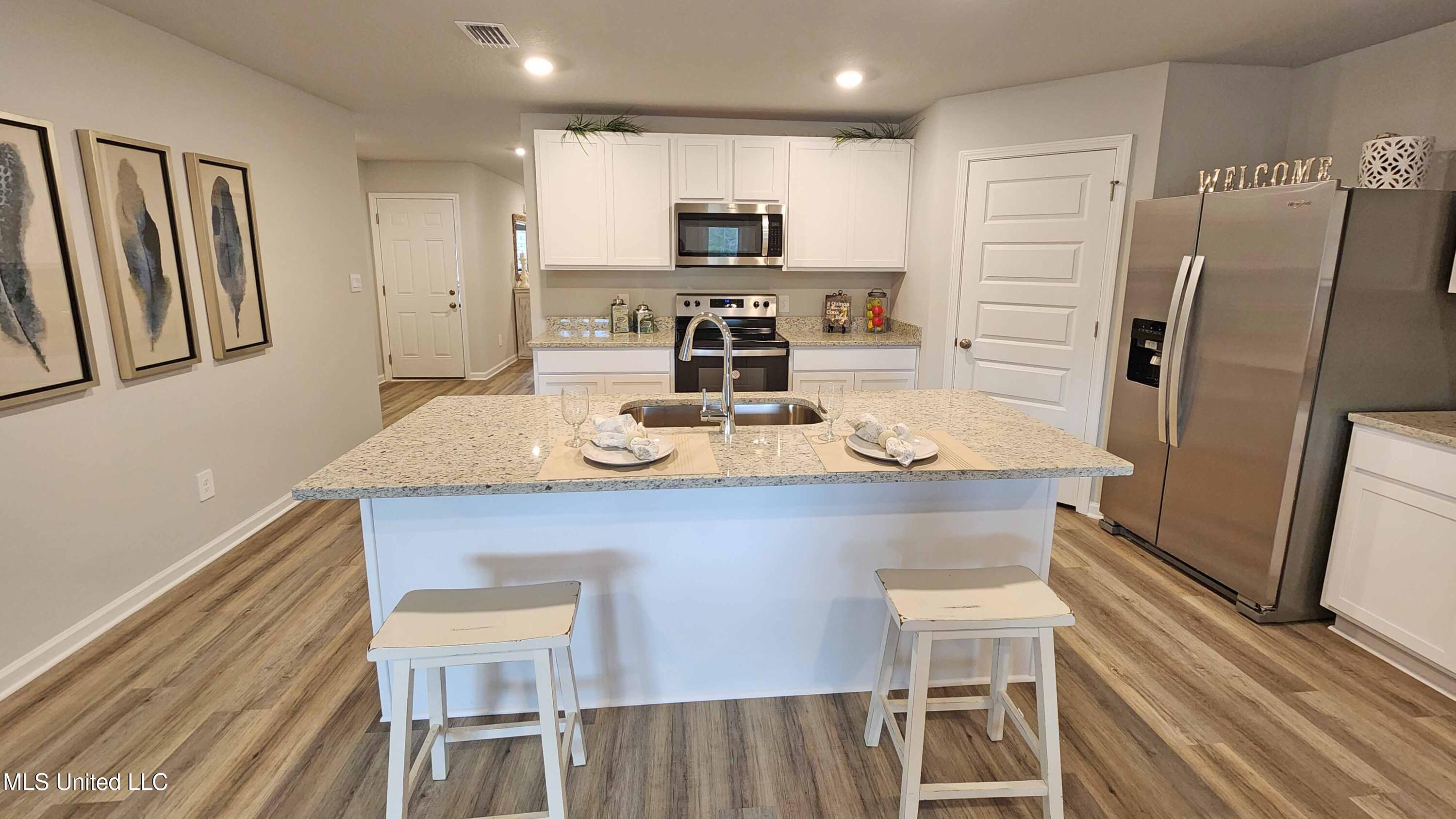 13410 Grove Cove Property Photo 6