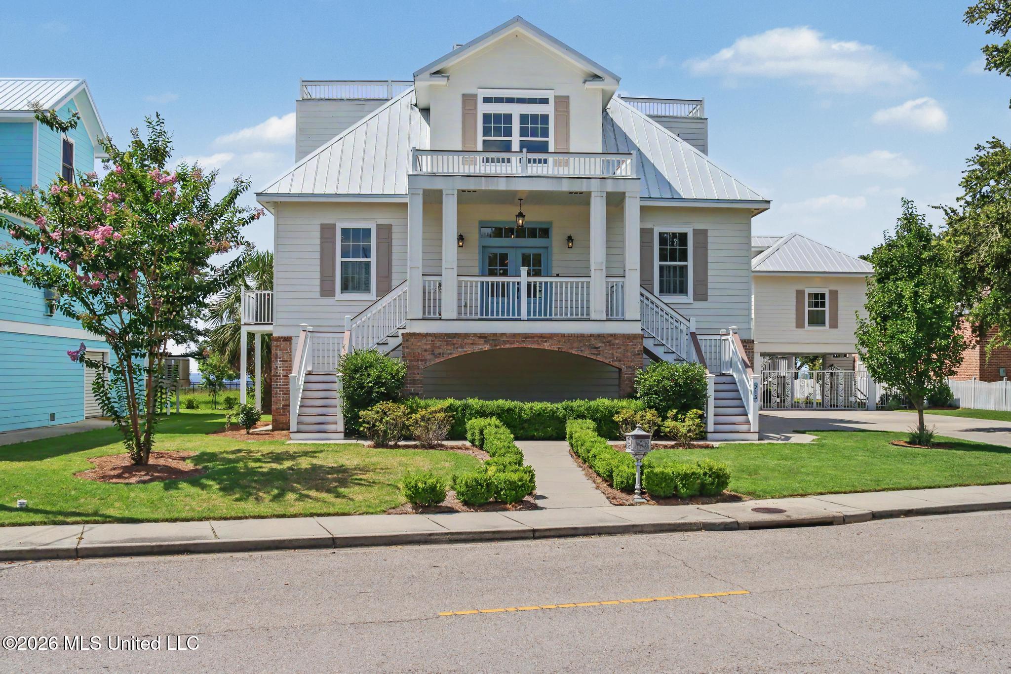 715 2nd Street Property Photo 1
