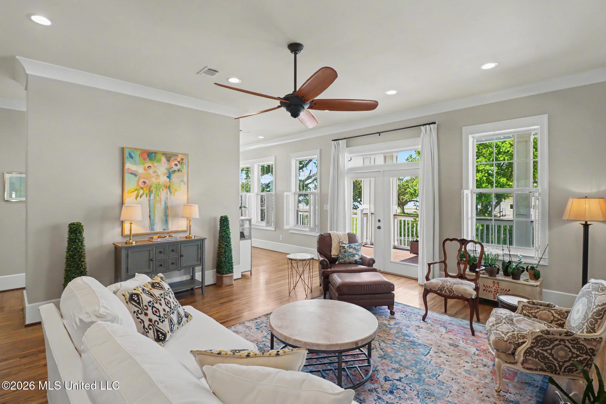 715 2nd Street Property Photo 8