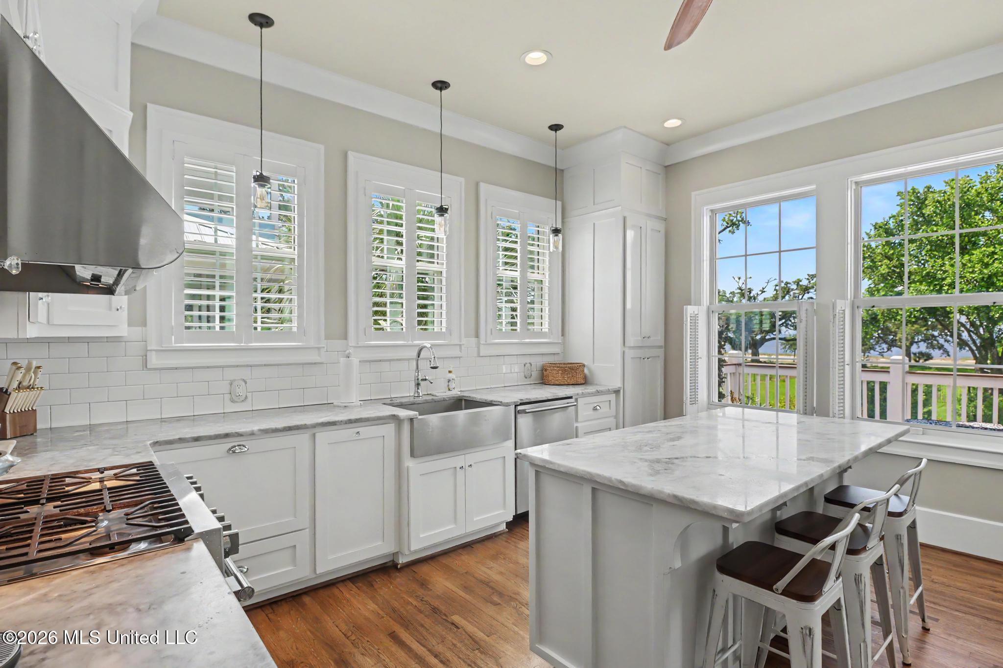 715 2nd Street Property Photo 10